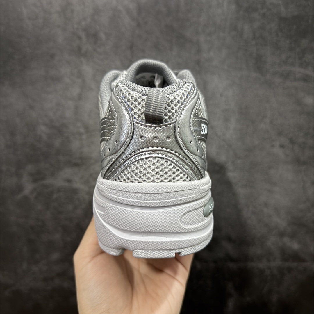 图片[4]-【DT版本】新百伦NB New Balance MR530 银色 MR530ZGS 全套原楦原纸板原厂数据开发 原厂网纱 原装进口皮料正确卡色 正确中底拉帮中底网布细节 冲裁组合 匠心打造 耗时两个月开发完成 工艺极其复杂难度可想而知 新开独立私模大底 全网唯一正确做旧组合大底 高端零售专供产物 尺码：36 37 37.5 38 38.5 39.5 40 40.5 41.5 42 42.5 43 44 44.5-选品中心