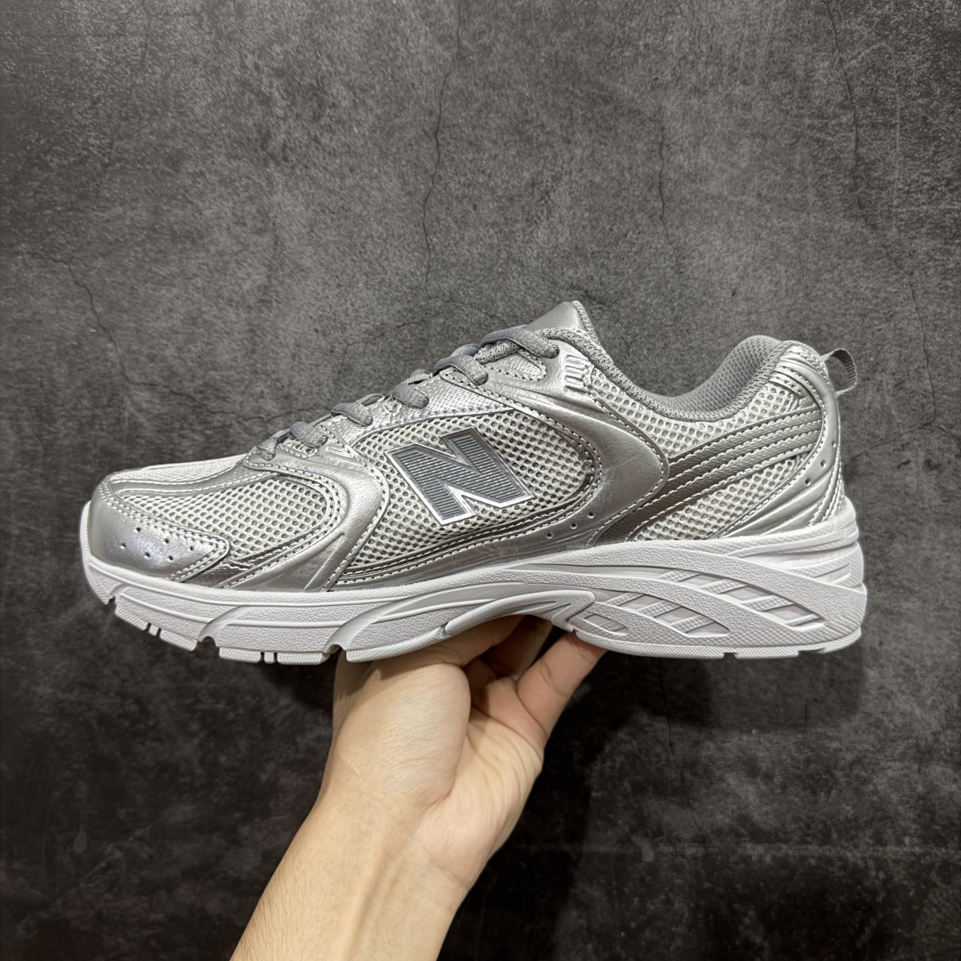 图片[2]-【DT版本】新百伦NB New Balance MR530 银色 MR530ZGS 全套原楦原纸板原厂数据开发 原厂网纱 原装进口皮料正确卡色 正确中底拉帮中底网布细节 冲裁组合 匠心打造 耗时两个月开发完成 工艺极其复杂难度可想而知 新开独立私模大底 全网唯一正确做旧组合大底 高端零售专供产物 尺码：36 37 37.5 38 38.5 39.5 40 40.5 41.5 42 42.5 43 44 44.5-选品中心