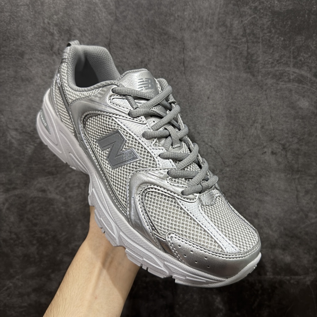 图片[3]-【DT版本】新百伦NB New Balance MR530 银色 MR530ZGS 全套原楦原纸板原厂数据开发 原厂网纱 原装进口皮料正确卡色 正确中底拉帮中底网布细节 冲裁组合 匠心打造 耗时两个月开发完成 工艺极其复杂难度可想而知 新开独立私模大底 全网唯一正确做旧组合大底 高端零售专供产物 尺码：36 37 37.5 38 38.5 39.5 40 40.5 41.5 42 42.5 43 44 44.5-选品中心