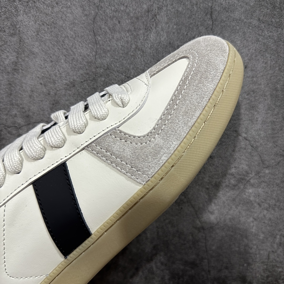 图片[6]-【纯原H版】DIOR迪奥 B01 Matchpoint 牛皮革 圆头扁形鞋带、低帮板鞋 大厂出品 良心品质 一比一打造 鞋面内里全是头层牛皮 Tpu大底 牛皮成型垫PU垫底 市场顶级版本 标志着Dior经典款式的回归,以时尚优雅的廓形重新诠释。采用光滑皮革精心制作,鞋舌和内部侧面饰以Dior标志,鞋后跟处饰以CDIcon标志。搭配同色调橡胶鞋底点缀以Dior标志,可与Dior Icons限定 的各式造型搭配,打造精致造型。 颜色：白、黑、灰三色 尺码：40-44 偏大半码-选品中心