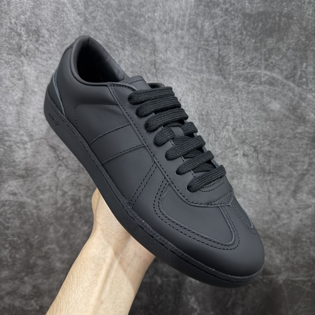 图片[3]-【纯原H版】DIOR迪奥 B01 Matchpoint 牛皮革 圆头扁形鞋带、低帮板鞋 大厂出品 良心品质 一比一打造 鞋面内里全是头层牛皮 Tpu大底 牛皮成型垫PU垫底 市场顶级版本 标志着Dior经典款式的回归,以时尚优雅的廓形重新诠释。采用光滑皮革精心制作,鞋舌和内部侧面饰以Dior标志,鞋后跟处饰以CDIcon标志。搭配同色调橡胶鞋底点缀以Dior标志,可与Dior Icons限定 的各式造型搭配,打造精致造型。 颜色：白、黑、灰三色 尺码：40-44 偏大半码-选品中心