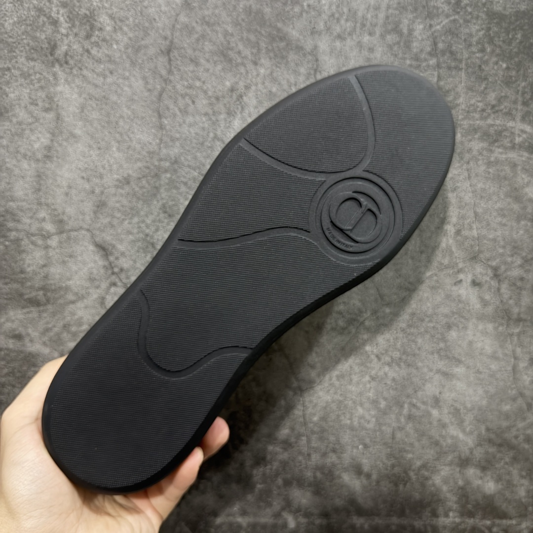 图片[9]-【纯原H版】DIOR迪奥 B01 Matchpoint 牛皮革 圆头扁形鞋带、低帮板鞋 大厂出品 良心品质 一比一打造 鞋面内里全是头层牛皮 Tpu大底 牛皮成型垫PU垫底 市场顶级版本 标志着Dior经典款式的回归,以时尚优雅的廓形重新诠释。采用光滑皮革精心制作,鞋舌和内部侧面饰以Dior标志,鞋后跟处饰以CDIcon标志。搭配同色调橡胶鞋底点缀以Dior标志,可与Dior Icons限定 的各式造型搭配,打造精致造型。 颜色：白、黑、灰三色 尺码：40-44 偏大半码-选品中心