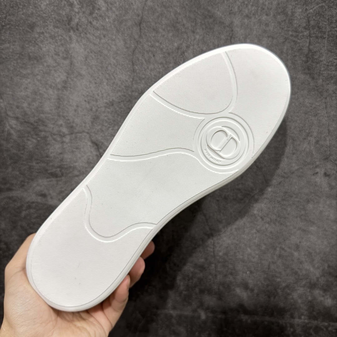 图片[9]-【纯原H版】DIOR迪奥 B01 Matchpoint 牛皮革 圆头扁形鞋带、低帮板鞋 大厂出品 良心品质 一比一打造 鞋面内里全是头层牛皮 Tpu大底 牛皮成型垫PU垫底 市场顶级版本 标志着Dior经典款式的回归,以时尚优雅的廓形重新诠释。采用光滑皮革精心制作,鞋舌和内部侧面饰以Dior标志,鞋后跟处饰以CDIcon标志。搭配同色调橡胶鞋底点缀以Dior标志,可与Dior Icons限定 的各式造型搭配,打造精致造型。 颜色：白、黑、灰三色 尺码：40-44 偏大半码-选品中心