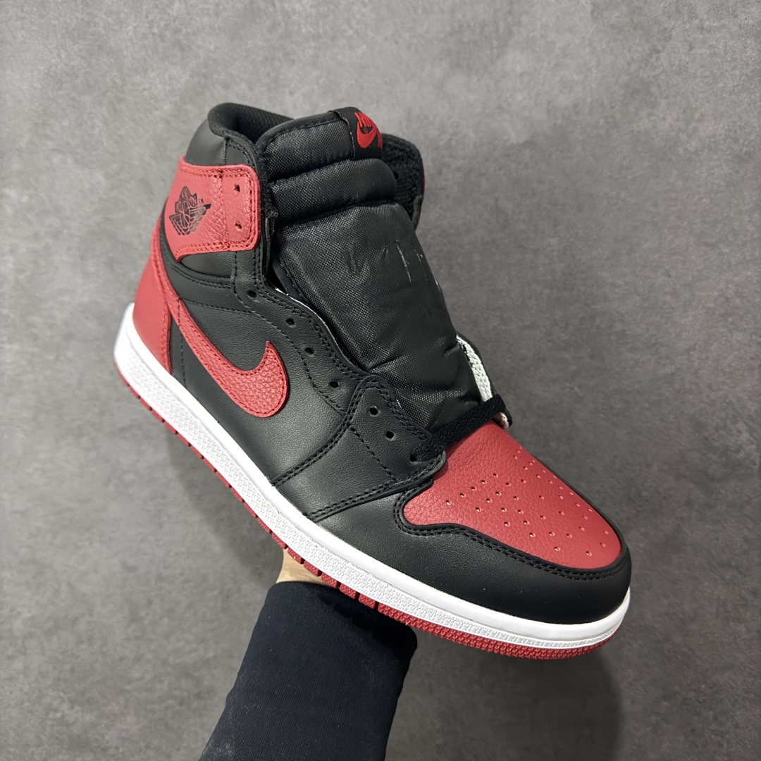 图片[3]-【公司级头层】AIR Jordan 1 RETRO HIGH OG 高帮 黑红禁穿 原装纸板原楦开发 极致鞋型一眼正即视感 #独家私模原档案开模，自动区别市面版本 #全鞋采用东莞头层皮，用料绝不含糊 #飞翼3D高频立体感十足 细节全方面到位 #全鞋电脑车线 顶级工艺 完美清洁度 货号： 555088-001 尺码：36-47.5-选品中心