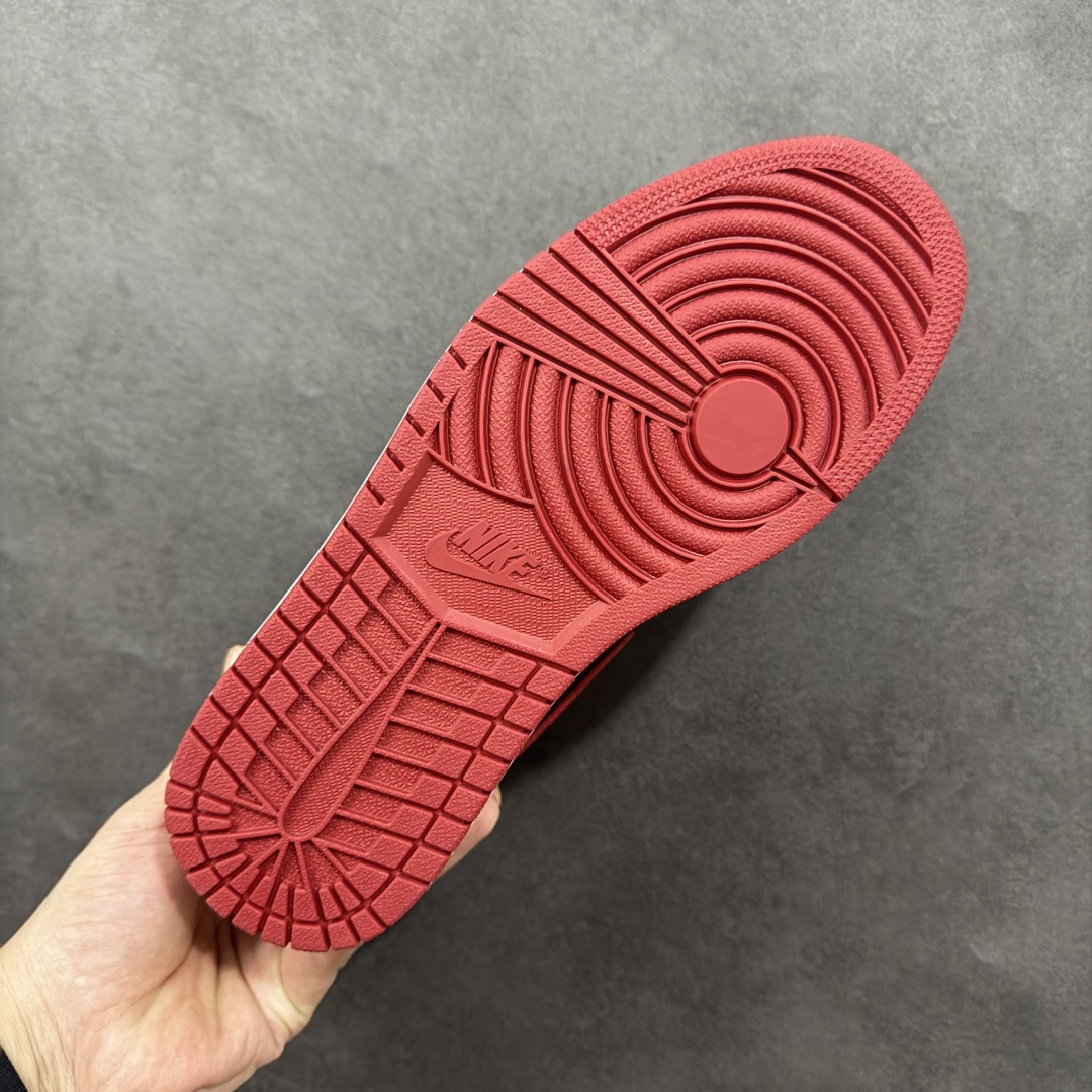 图片[9]-【公司级头层】AIR Jordan 1 RETRO HIGH OG 高帮 黑红禁穿 原装纸板原楦开发 极致鞋型一眼正即视感 #独家私模原档案开模，自动区别市面版本 #全鞋采用东莞头层皮，用料绝不含糊 #飞翼3D高频立体感十足 细节全方面到位 #全鞋电脑车线 顶级工艺 完美清洁度 货号： 555088-001 尺码：36-47.5-选品中心