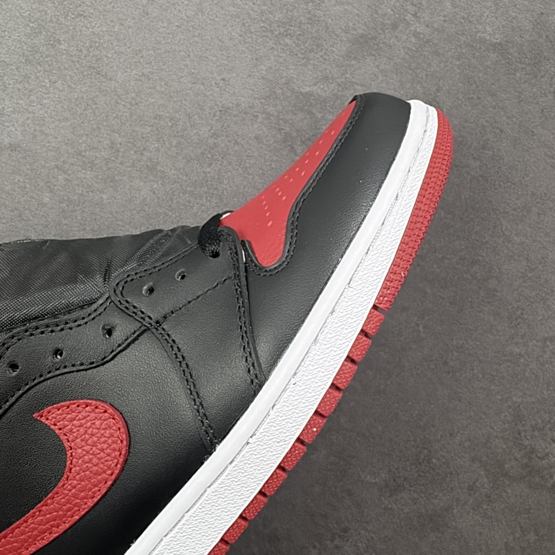 图片[5]-【公司级头层】AIR Jordan 1 RETRO HIGH OG 高帮 黑红禁穿 原装纸板原楦开发 极致鞋型一眼正即视感 #独家私模原档案开模，自动区别市面版本 #全鞋采用东莞头层皮，用料绝不含糊 #飞翼3D高频立体感十足 细节全方面到位 #全鞋电脑车线 顶级工艺 完美清洁度 货号： 555088-001 尺码：36-47.5-选品中心