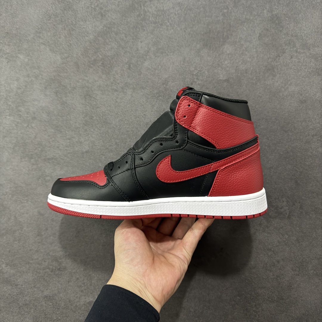 图片[2]-【公司级头层】AIR Jordan 1 RETRO HIGH OG 高帮 黑红禁穿 原装纸板原楦开发 极致鞋型一眼正即视感 #独家私模原档案开模，自动区别市面版本 #全鞋采用东莞头层皮，用料绝不含糊 #飞翼3D高频立体感十足 细节全方面到位 #全鞋电脑车线 顶级工艺 完美清洁度 货号： 555088-001 尺码：36-47.5-选品中心
