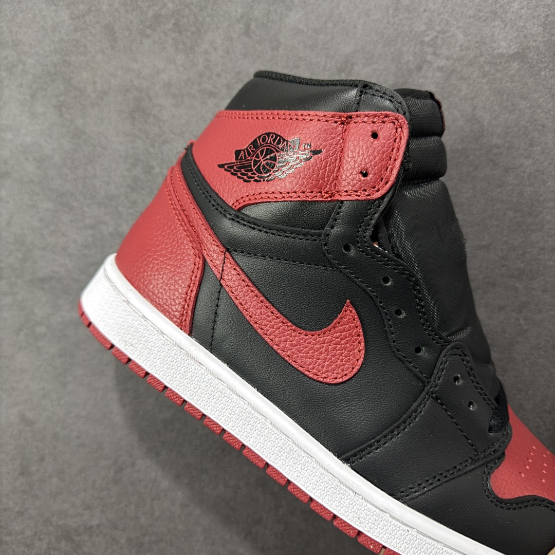 图片[6]-【公司级头层】AIR Jordan 1 RETRO HIGH OG 高帮 黑红禁穿 原装纸板原楦开发 极致鞋型一眼正即视感 #独家私模原档案开模，自动区别市面版本 #全鞋采用东莞头层皮，用料绝不含糊 #飞翼3D高频立体感十足 细节全方面到位 #全鞋电脑车线 顶级工艺 完美清洁度 货号： 555088-001 尺码：36-47.5-选品中心