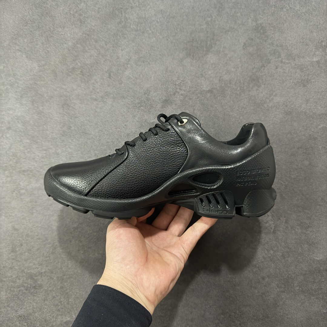 图片[2]-【纯原头层版】ECCO Biom 2025款 爱步 健步 低帮 黑色 圆通系带户外运动登山鞋徒步鞋 经典和现代工艺品质融合 精选小牛皮面料 百搭休闲老爹鞋 舒适性相当不错 版型楦型非常到位上脚 专柜热销款 独有鞋型设计 特有Logo车边 特别有型 北欧风格 舒适 休闲保暖 超弹性 耐磨 减震 按摩大底(PU+TPU 组合） 货号：800334-61067 尺码：39-45 编码：YBB310320-选品中心