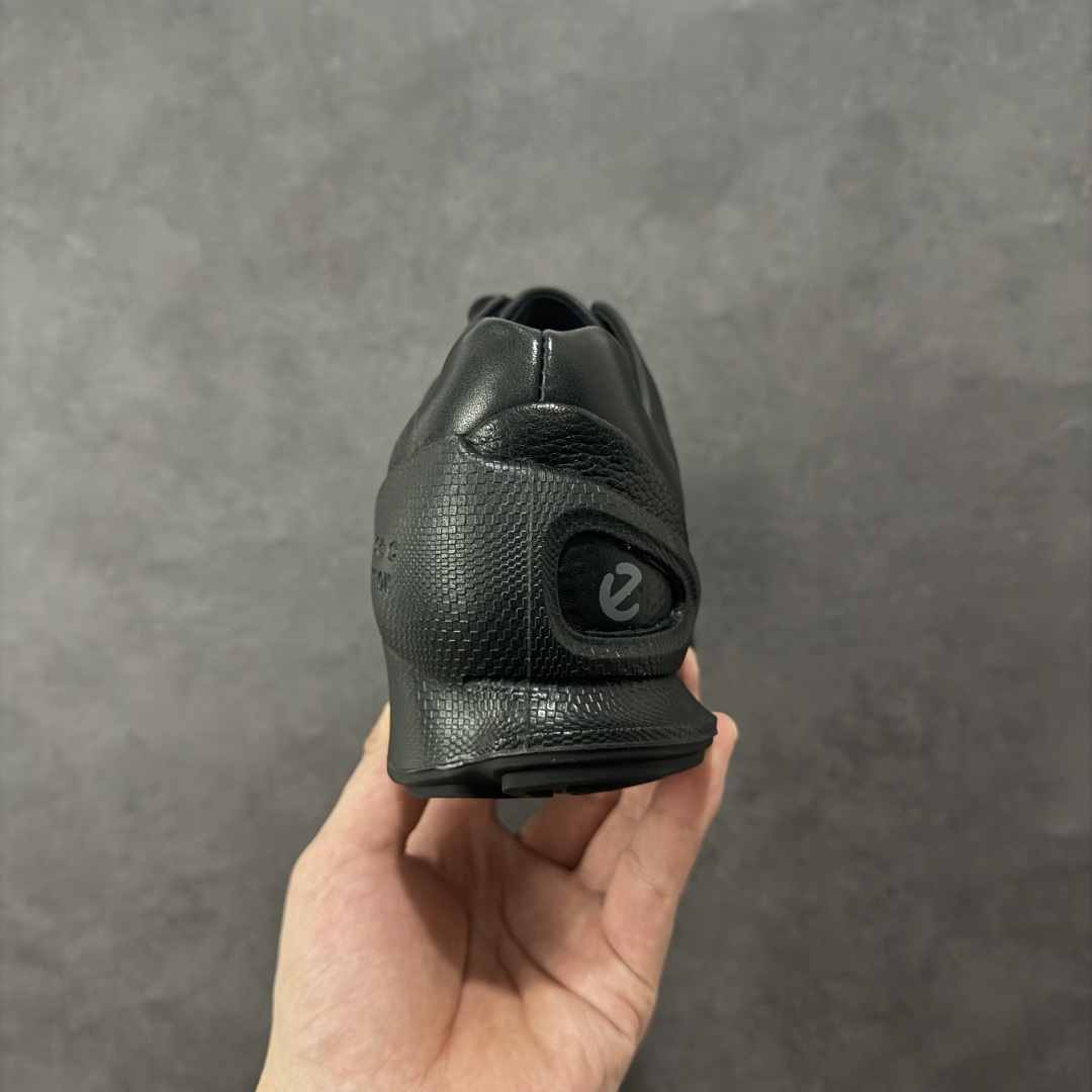 图片[4]-【纯原头层版】ECCO Biom 2025款 爱步 健步 低帮 黑色 圆通系带户外运动登山鞋徒步鞋 经典和现代工艺品质融合 精选小牛皮面料 百搭休闲老爹鞋 舒适性相当不错 版型楦型非常到位上脚 专柜热销款 独有鞋型设计 特有Logo车边 特别有型 北欧风格 舒适 休闲保暖 超弹性 耐磨 减震 按摩大底(PU+TPU 组合） 货号：800334-61067 尺码：39-45 编码：YBB310320-选品中心