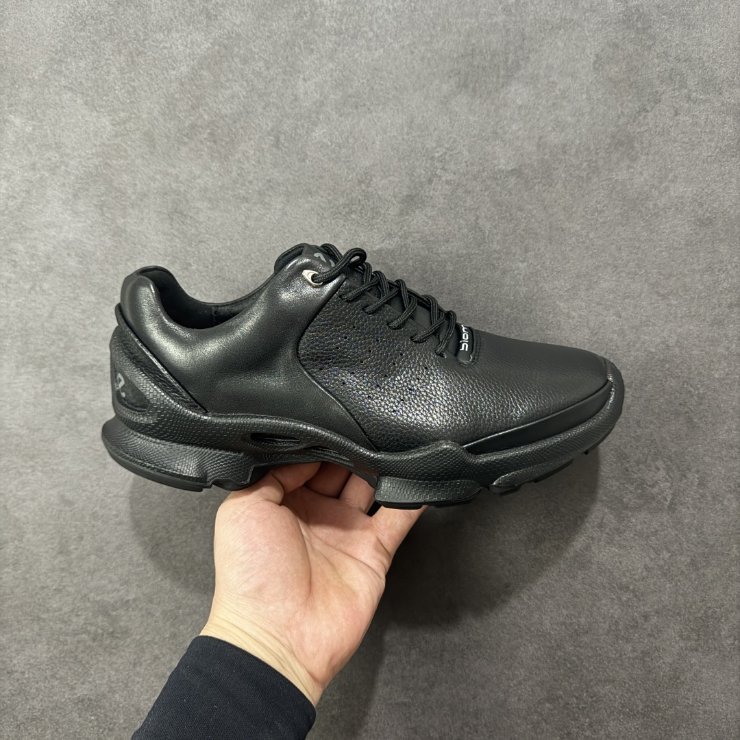 【纯原头层版】ECCO Biom 2025款 爱步 健步 低帮 黑色 圆通系带户外运动登山鞋徒步鞋 经典和现代工艺品质融合 精选小牛皮面料 百搭休闲老爹鞋 舒适性相当不错 版型楦型非常到位上脚 专柜热销款 独有鞋型设计 特有Logo车边 特别有型 北欧风格 舒适 休闲保暖 超弹性 耐磨 减震 按摩大底(PU+TPU 组合） 货号：800334-61067 尺码：39-45 编码：YBB310320-选品中心