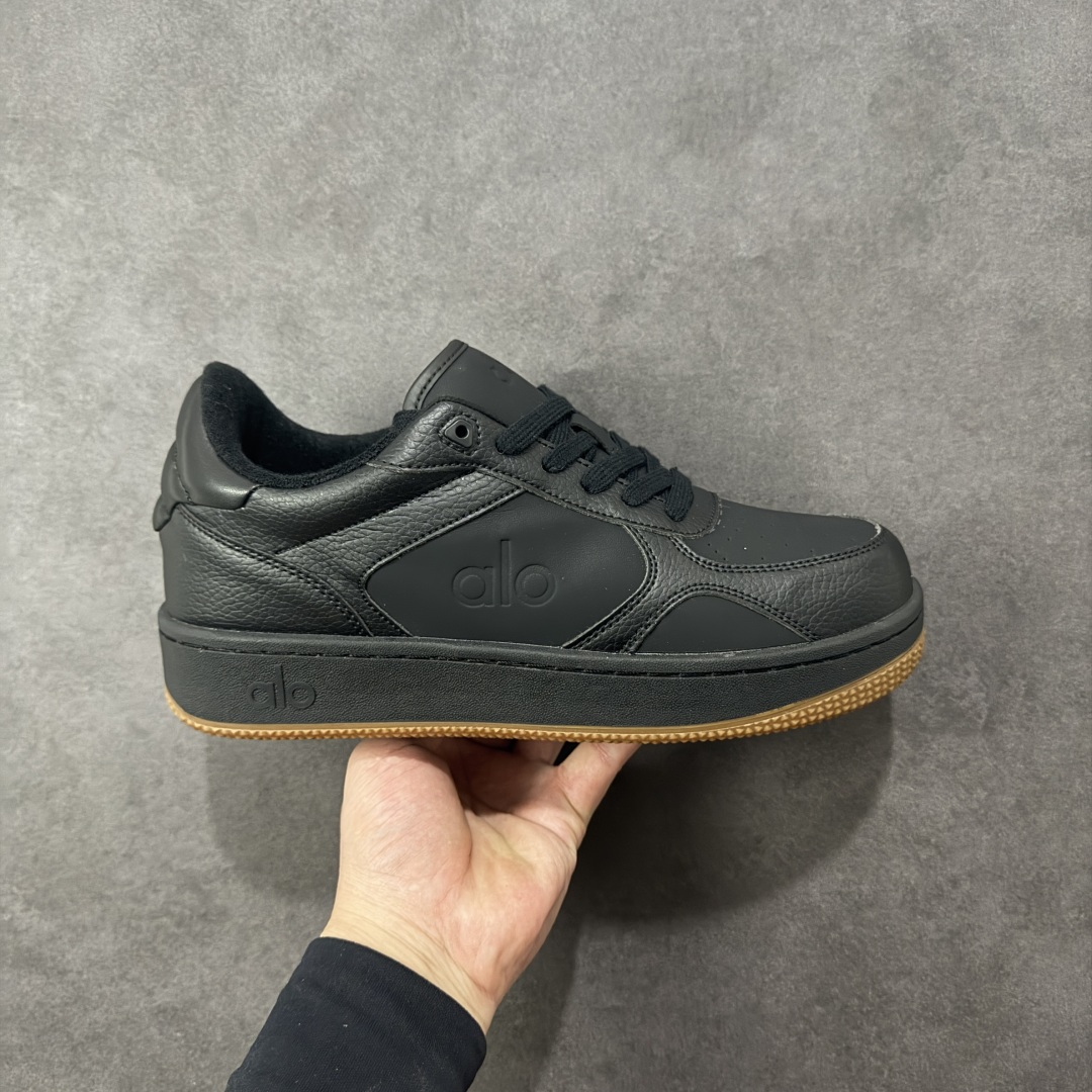 【K版】Alo Yoga Recovery Mode 人气单品 舒适简约防滑耐磨低帮休闲板鞋  #Alo Yoga于2007年创立于洛杉矶，意在传播有意识的运动，同时激发人们的健康意识与创造力。品牌的核心理念在于制作能够带来完美体验的瑜伽服饰与功能性单品，让有意识的运动融入并改变生活。  货号：A0685U 尺码：36-45-选品中心