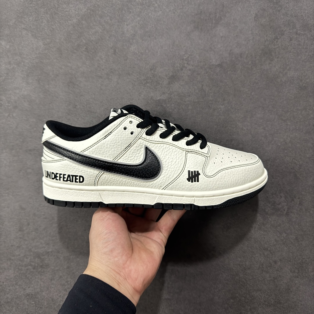 【定制版】Nike SB Dunk Low x UNDEFEATED UND联名-白黑线条 纯原大厂出品 极力推荐 原装头层材料 独家版型蒸餾加工帶來的是更好的视觉和脚感体验大厂纯原品质出货 清洁度 电绣工艺 皮料切割干净无任何毛边 细节完美 货号：UN1697-666 尺码：36 36.5 37.5 38 38.5 39 40 40.5 41 42 42.5 43 44 44.5 45 编码：HXSB270280-选品中心