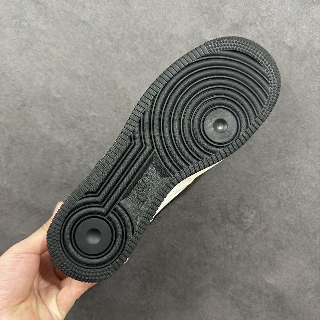 图片[9]-【定制版】Nike Air Force 1\’07 Low LV联名 米黑印花勾 空军一号低帮休闲板鞋 MZ9588-809  #原楦头原纸板 原装鞋盒 定制五金配件 内置全掌气垫 原厂鞋底  尺码：36 36.5 37.5 38 38.5 39 40 40.5 41 42 42.5 43 44 44.5 45 编码：HXSB310320-选品中心