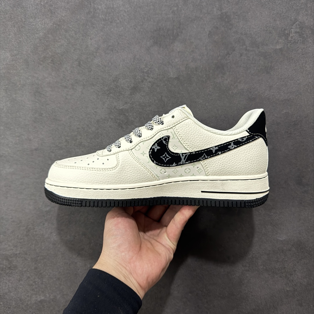 图片[2]-【定制版】Nike Air Force 1\’07 Low LV联名 米黑印花勾 空军一号低帮休闲板鞋 MZ9588-809  #原楦头原纸板 原装鞋盒 定制五金配件 内置全掌气垫 原厂鞋底  尺码：36 36.5 37.5 38 38.5 39 40 40.5 41 42 42.5 43 44 44.5 45 编码：HXSB310320-选品中心