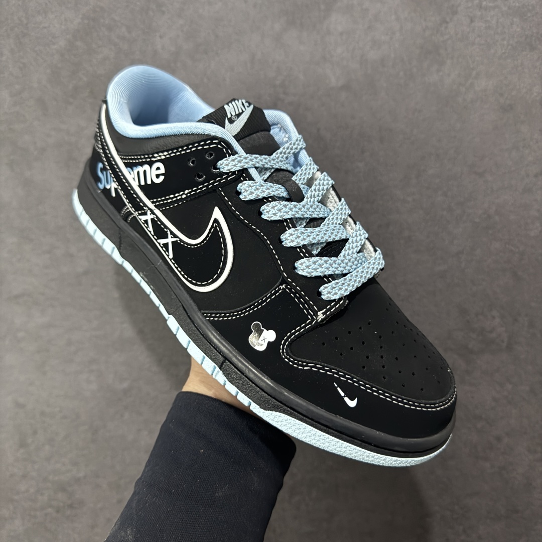 图片[3]-【定制版】Nike SB Dunk Low“Supreme联名——黑兰” 周年高端定制 低帮休闲板鞋 定制鞋盒 大厂纯原品质出货 超高清洁度 皮料切割干净无任何毛边 细节完美 货号：KK1333-050 尺码：36 36.5 37.5 38 38.5 39 40 40.5 41 42 42.5 43 44 44.5 45 编码：HXSB330340-选品中心