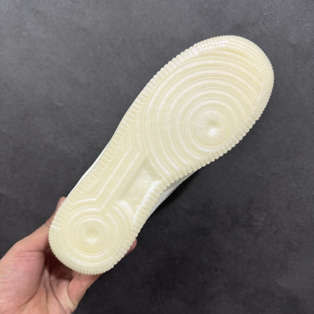 图片[9]-福利特价【GQ福利】Nike Air Force 1 Low 空军一号低帮运动休闲板鞋 原楦头原纸板 打造纯正空军版型 专注外贸渠道 全掌内置蜂窝气垫 原盒配件 原厂中底钢印、拉帮完美 尺码：36 36.5 37.5 38 38.5 39 40 40.5 41 42 42.5 43 44 44.5 45 编码：GQA160170-选品中心