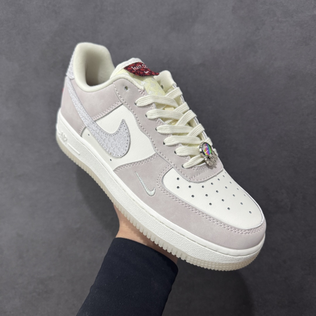 图片[3]-福利特价【GQ福利】Nike Air Force 1 Low 空军一号低帮运动休闲板鞋 原楦头原纸板 打造纯正空军版型 专注外贸渠道 全掌内置蜂窝气垫 原盒配件 原厂中底钢印、拉帮完美 尺码：36 36.5 37.5 38 38.5 39 40 40.5 41 42 42.5 43 44 44.5 45 编码：GQA160170-选品中心