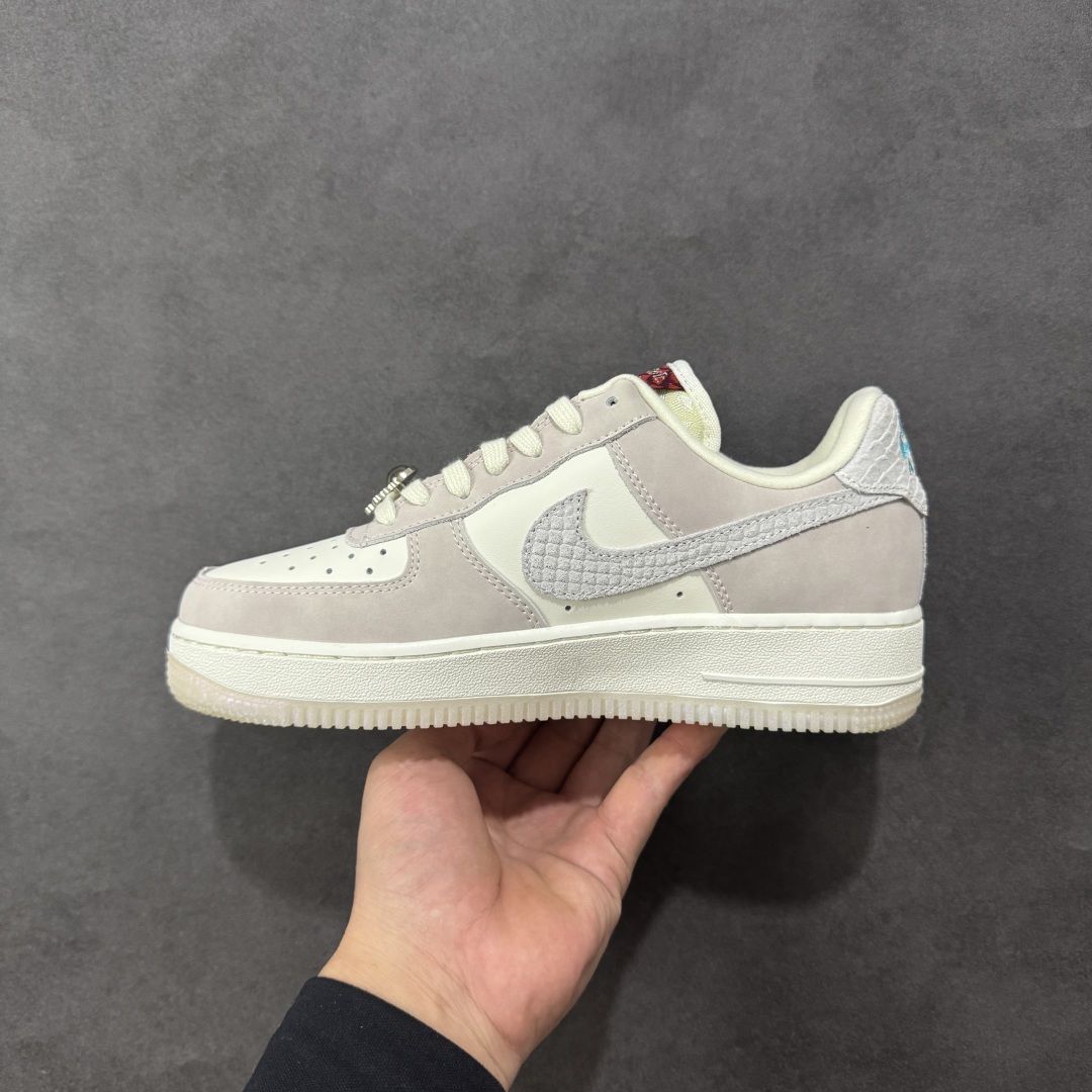 图片[2]-福利特价【GQ福利】Nike Air Force 1 Low 空军一号低帮运动休闲板鞋 原楦头原纸板 打造纯正空军版型 专注外贸渠道 全掌内置蜂窝气垫 原盒配件 原厂中底钢印、拉帮完美 尺码：36 36.5 37.5 38 38.5 39 40 40.5 41 42 42.5 43 44 44.5 45 编码：GQA160170-选品中心