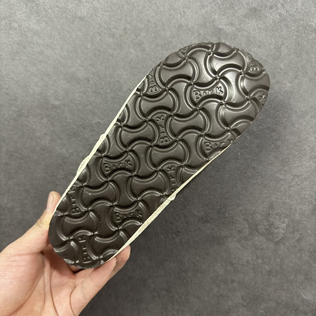 图片[9]-【莞产版本】勃肯 全包式懒人单鞋 博肯Birkenstock Birkenstock London Suede Leather 伦敦系列包头平底复古软木底休闲拖鞋 舒适又时髦,潮人都在穿!德国百年知名鞋履，中底鞋床搭载波状外形缓震软木橡胶#外置EVA轻量片装外底❗ 尺码：35 36 37 38 39 40 41 42 43 44 45 46-选品中心