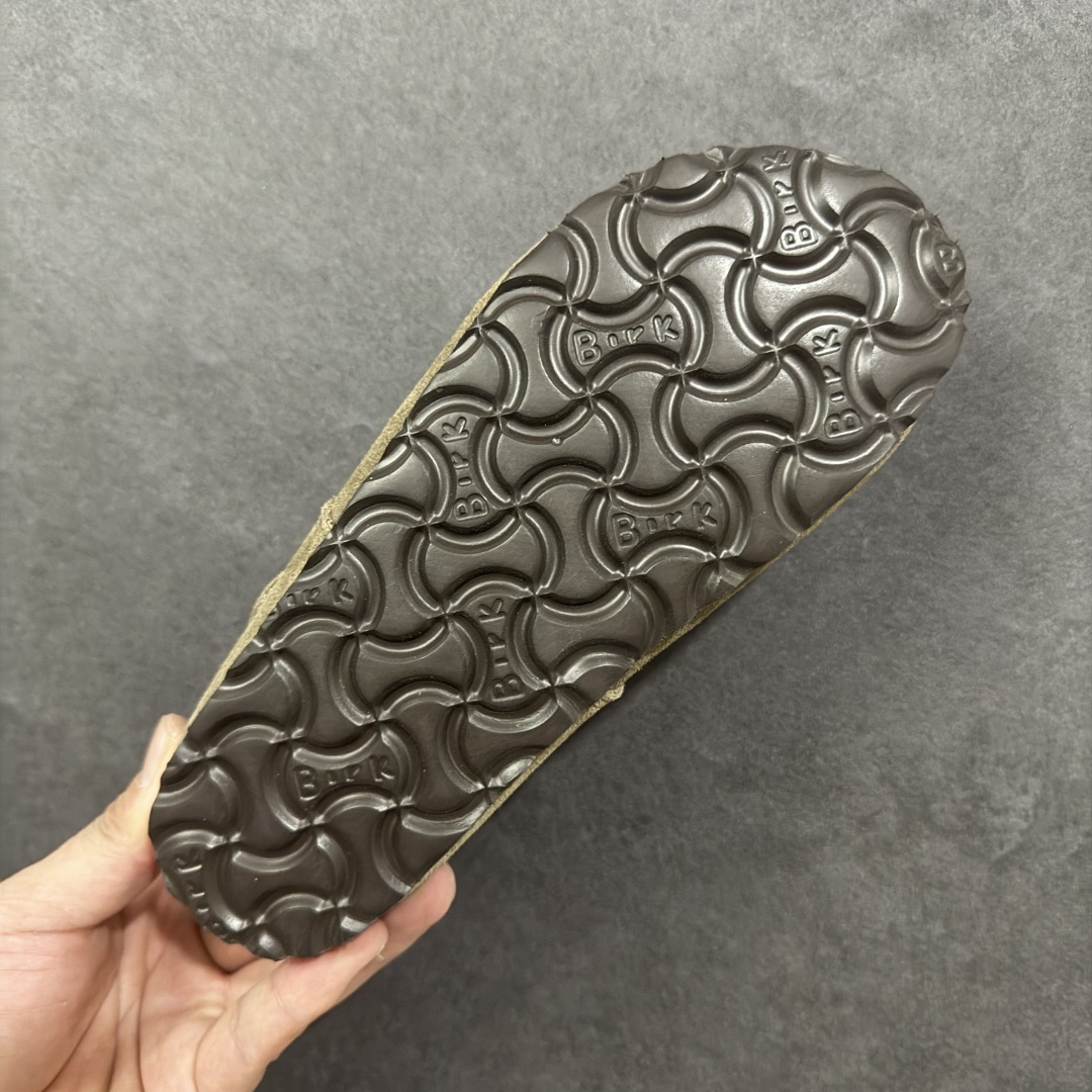 图片[9]-【莞产版本】勃肯 全包式懒人单鞋 博肯Birkenstock Birkenstock London Suede Leather 伦敦系列包头平底复古软木底休闲拖鞋 舒适又时髦,潮人都在穿!德国百年知名鞋履，中底鞋床搭载波状外形缓震软木橡胶#外置EVA轻量片装外底❗ 尺码：35 36 37 38 39 40 41 42 43 44 45 46-选品中心