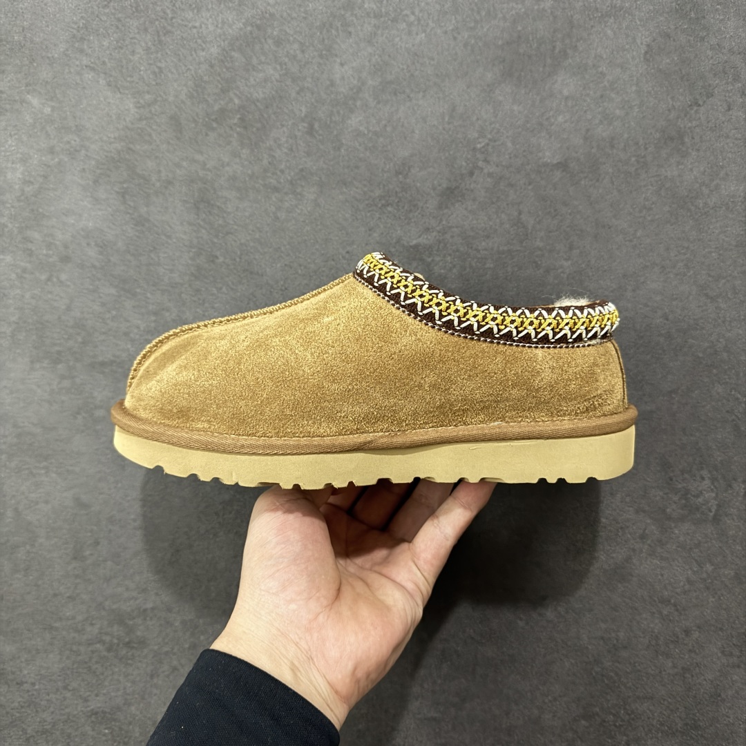 图片[2]-【莞产X1版本】 市面顶级版本 UGG Tazz W/5955 民族风薄底男女款 小红书爆款 广州外贸大厂生产 鞋头到鞋垫真羊皮毛一体 独立外盒包装 芯片 带防水工艺 区别市面任何版本 5cm厚底 独立原版开发大底 羊绒鞋垫 冬季保暖外出 家居都是很适合的选择 进年uug推出款式系列 局部偏向年轻消费者喜好 也走到时尚潮流穿搭的前沿 鞋身材质 防泼水涂层翻毛皮鞋面 17毫米UGGPURE™植入式羊毛内底 轻便防滑舒适橡胶外底 带有品牌LOGO商标 带全套包装 尺码： 35-45-选品中心