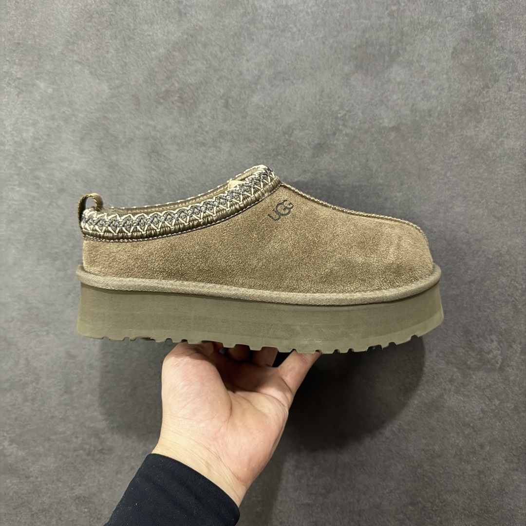 【莞产X1版本】 市面顶级版本 UGG Tazz W/1122553 民族风厚底女款 小红书爆款 广州外贸大厂生产 鞋头到鞋垫真羊皮毛一体 独立外盒包装 芯片 带防水工艺 区别市面任何版本 5cm厚底 独立原版开发大底 羊绒鞋垫 冬季保暖外出 家居都是很适合的选择 进年uug推出款式系列 局部偏向年轻消费者喜好 也走到时尚潮流穿搭的前沿 鞋身材质 防泼水涂层翻毛皮鞋面 17毫米UGGPURE™植入式羊毛内底 轻便防滑舒适橡胶外底 带有品牌LOGO商标 带全套包装 尺码： 35-40-选品中心