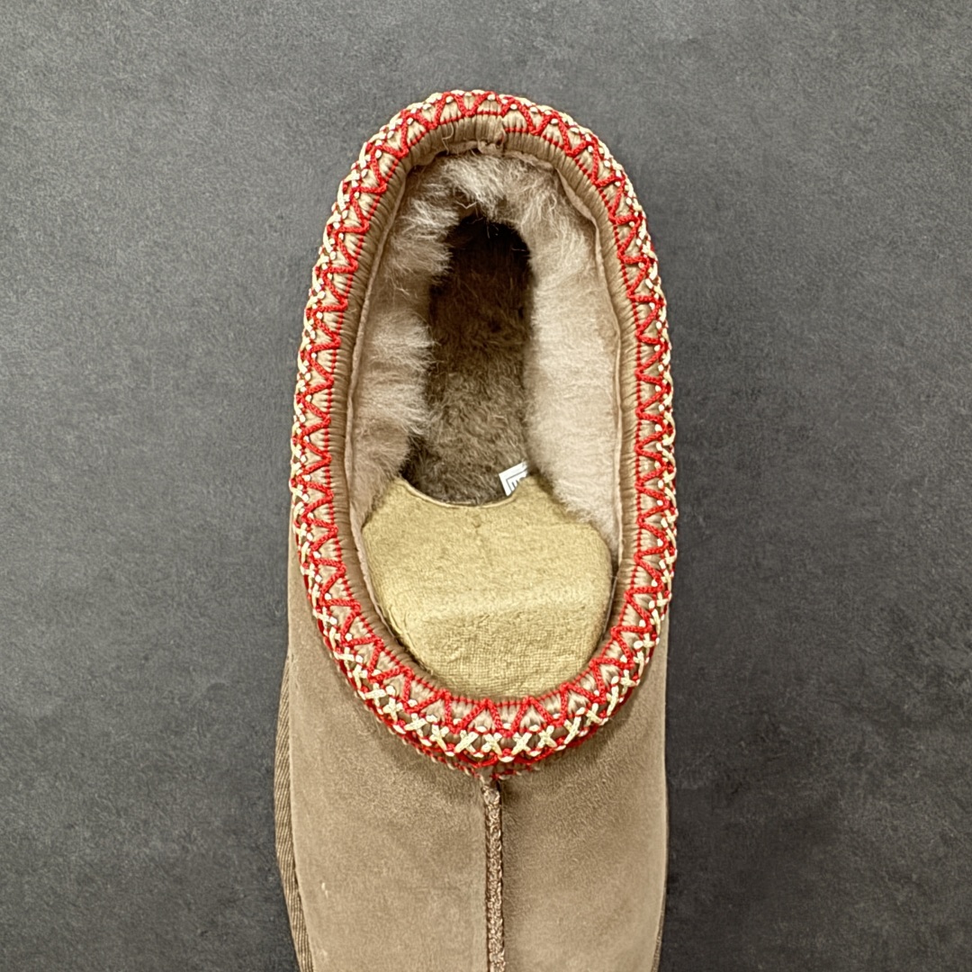 图片[7]-【莞产X1版本】 市面顶级版本 UGG Tazz W/5955 民族风薄底男女款 小红书爆款 广州外贸大厂生产 鞋头到鞋垫真羊皮毛一体 独立外盒包装 芯片 带防水工艺 区别市面任何版本 5cm厚底 独立原版开发大底 羊绒鞋垫 冬季保暖外出 家居都是很适合的选择 进年uug推出款式系列 局部偏向年轻消费者喜好 也走到时尚潮流穿搭的前沿 鞋身材质 防泼水涂层翻毛皮鞋面 17毫米UGGPURE™植入式羊毛内底 轻便防滑舒适橡胶外底 带有品牌LOGO商标 带全套包装 尺码： 35-45-选品中心