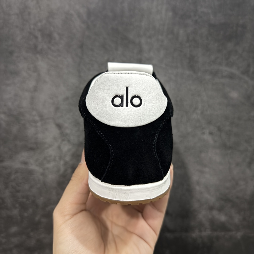 图片[4]-【莞顶礼盒版】Alo yoga Sunset 舒适生活休闲鞋 市场最高版本 顶级礼盒 原材料 版型完美 高品质 区别莆田通货 品牌故事Alo Yoga于2007年创立于洛杉矶，意在传播有意识的运动，同时激发人们的健康识与创造力。品牌的核心理念在于制作能够带来完美体验的瑜伽服饰与功能性单品，让有意识的运动融入并改变生活。Alo Yoga将其设计延伸到日常服饰概念，坚持不懈地捕捉当代时尚潮流，将品牌的运动美学理念、精致前卫的设计与舒适功能面料完美结合。与此同时，Alo Yoga的设计受到了时尚界人士与名人们的追捧，Talor Swift、Kendall Jenner等街拍照片中都曾出现品牌不同单品的身影。 尺码：36 – 39-选品中心