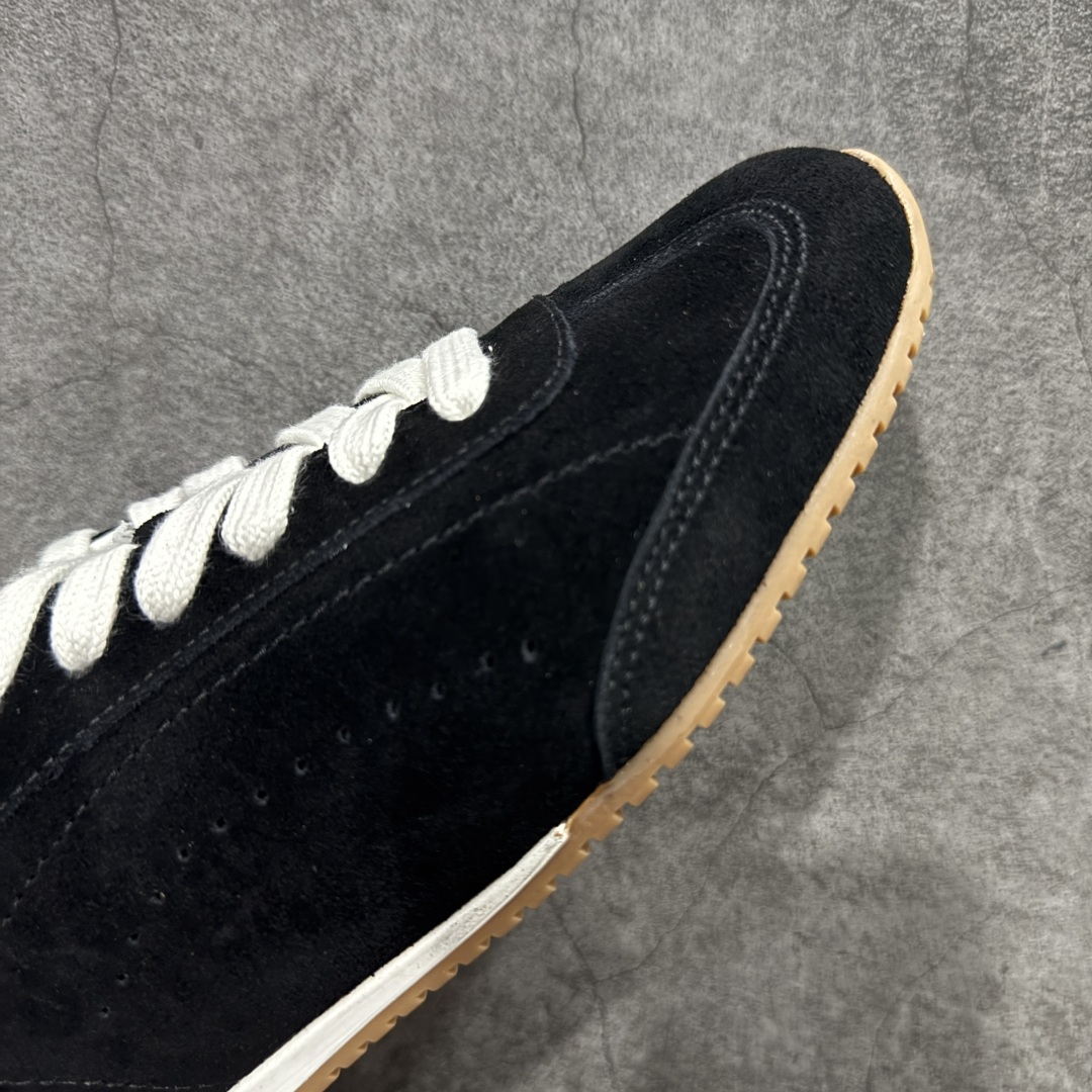 图片[6]-【莞顶礼盒版】Alo yoga Sunset 舒适生活休闲鞋 市场最高版本 顶级礼盒 原材料 版型完美 高品质 区别莆田通货 品牌故事Alo Yoga于2007年创立于洛杉矶，意在传播有意识的运动，同时激发人们的健康识与创造力。品牌的核心理念在于制作能够带来完美体验的瑜伽服饰与功能性单品，让有意识的运动融入并改变生活。Alo Yoga将其设计延伸到日常服饰概念，坚持不懈地捕捉当代时尚潮流，将品牌的运动美学理念、精致前卫的设计与舒适功能面料完美结合。与此同时，Alo Yoga的设计受到了时尚界人士与名人们的追捧，Talor Swift、Kendall Jenner等街拍照片中都曾出现品牌不同单品的身影。 尺码：36 – 39-选品中心