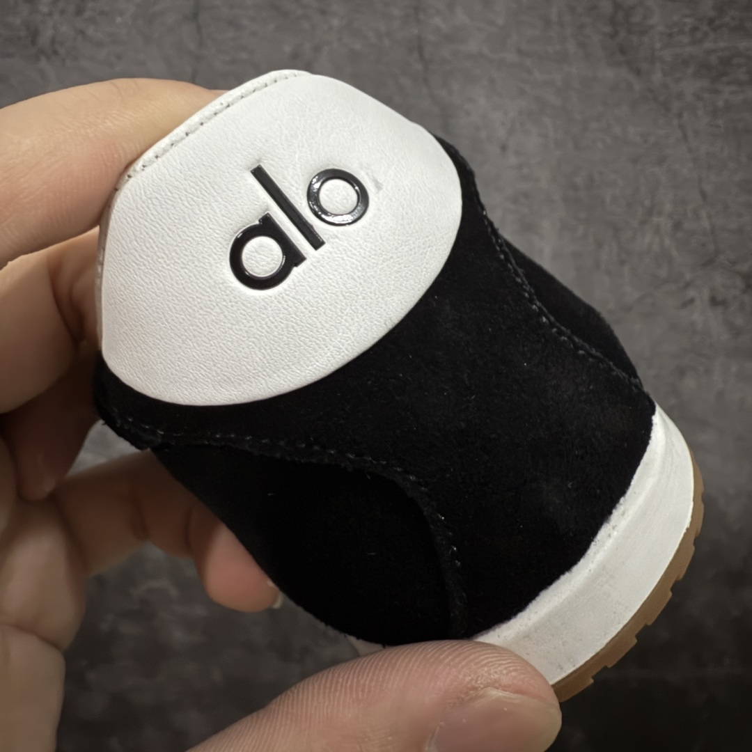 图片[2]-【莞顶礼盒版】Alo yoga Sunset 舒适生活休闲鞋 市场最高版本 顶级礼盒 原材料 版型完美 高品质 区别莆田通货 品牌故事Alo Yoga于2007年创立于洛杉矶，意在传播有意识的运动，同时激发人们的健康识与创造力。品牌的核心理念在于制作能够带来完美体验的瑜伽服饰与功能性单品，让有意识的运动融入并改变生活。Alo Yoga将其设计延伸到日常服饰概念，坚持不懈地捕捉当代时尚潮流，将品牌的运动美学理念、精致前卫的设计与舒适功能面料完美结合。与此同时，Alo Yoga的设计受到了时尚界人士与名人们的追捧，Talor Swift、Kendall Jenner等街拍照片中都曾出现品牌不同单品的身影。 尺码：36 – 39-选品中心