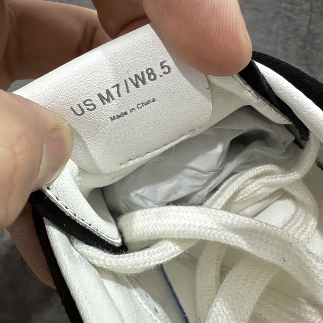 图片[7]-【莞顶礼盒版】Alo yoga Sunset 舒适生活休闲鞋 市场最高版本 顶级礼盒 原材料 版型完美 高品质 区别莆田通货 品牌故事Alo Yoga于2007年创立于洛杉矶，意在传播有意识的运动，同时激发人们的健康识与创造力。品牌的核心理念在于制作能够带来完美体验的瑜伽服饰与功能性单品，让有意识的运动融入并改变生活。Alo Yoga将其设计延伸到日常服饰概念，坚持不懈地捕捉当代时尚潮流，将品牌的运动美学理念、精致前卫的设计与舒适功能面料完美结合。与此同时，Alo Yoga的设计受到了时尚界人士与名人们的追捧，Talor Swift、Kendall Jenner等街拍照片中都曾出现品牌不同单品的身影。 尺码：36 – 39-选品中心