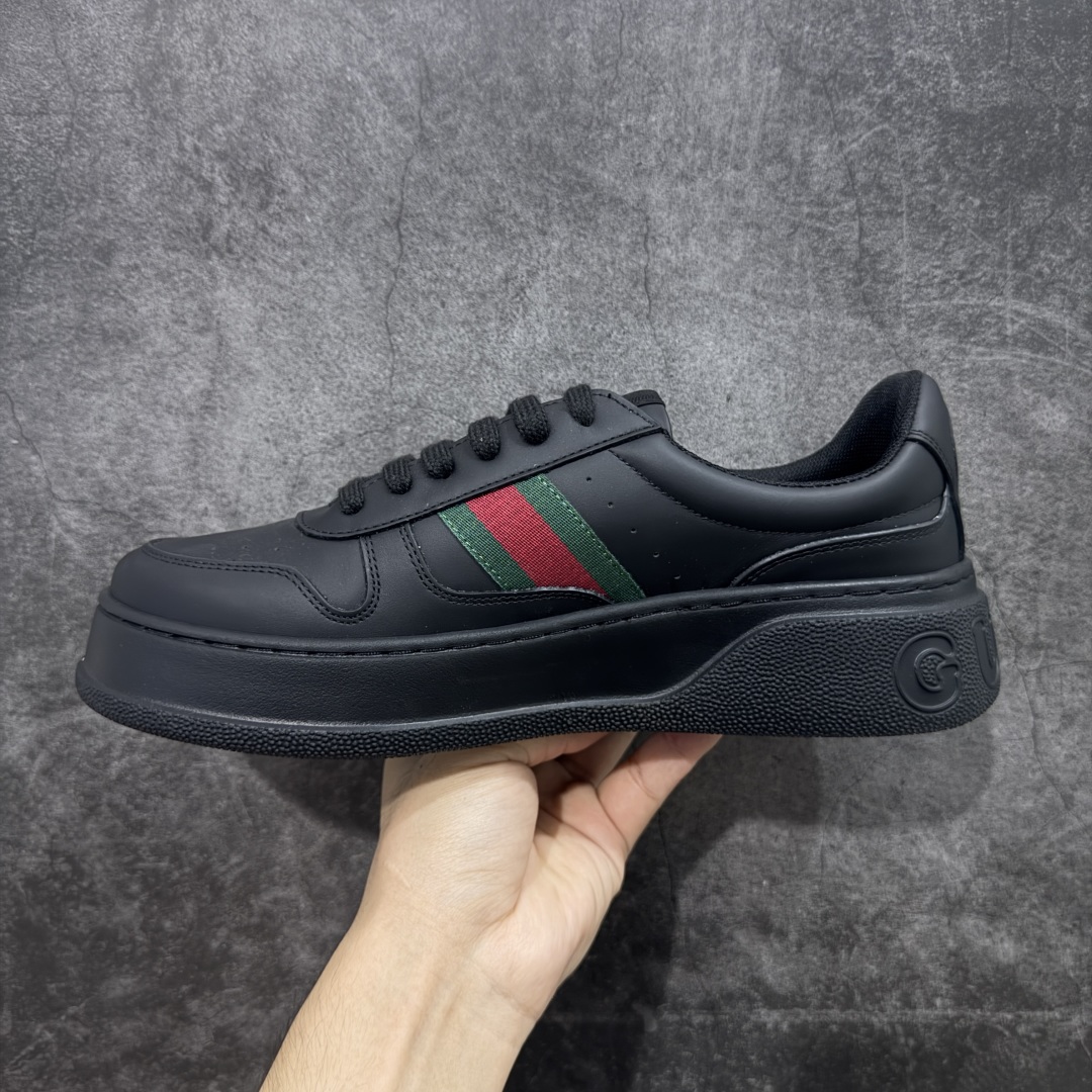 图片[2]-【莞产礼盒版】GUCCl 古驰 新款饼干鞋 二代 休闲板鞋 意大利进口头层 顶级牛皮 广东最大代工厂出品 原标原盒 官方全套配件 生胶防滑耐磨大底 原厂印花永不掉色 内里小羊皮 大几率过验 官方防伪芯片可扫描 尺码；35 36 37 38 39 40 41 42 43 44 45 男女款-选品中心