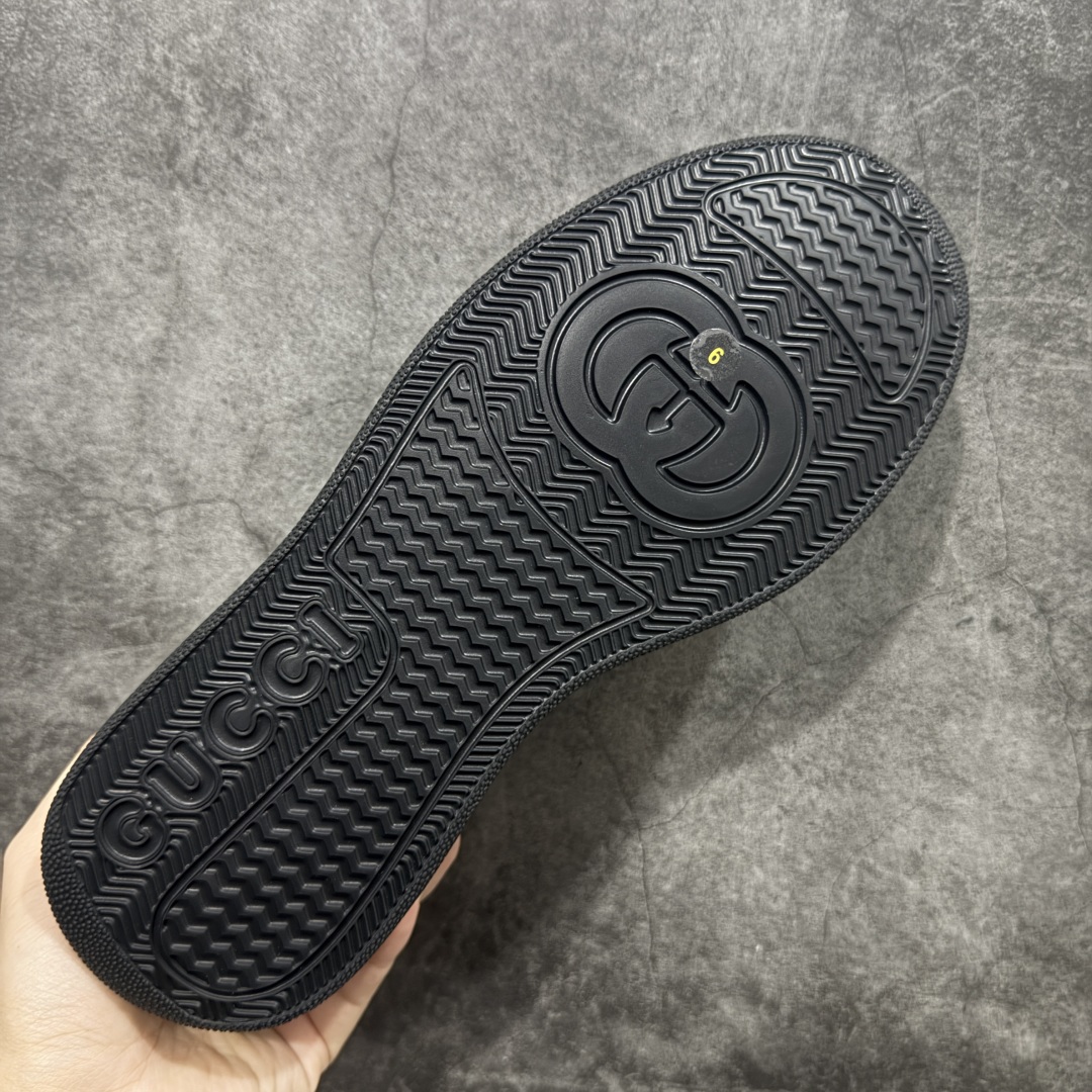 图片[9]-【莞产礼盒版】GUCCl 古驰 新款饼干鞋 二代 休闲板鞋 意大利进口头层 顶级牛皮 广东最大代工厂出品 原标原盒 官方全套配件 生胶防滑耐磨大底 原厂印花永不掉色 内里小羊皮 大几率过验 官方防伪芯片可扫描 尺码；35 36 37 38 39 40 41 42 43 44 45 男女款-选品中心