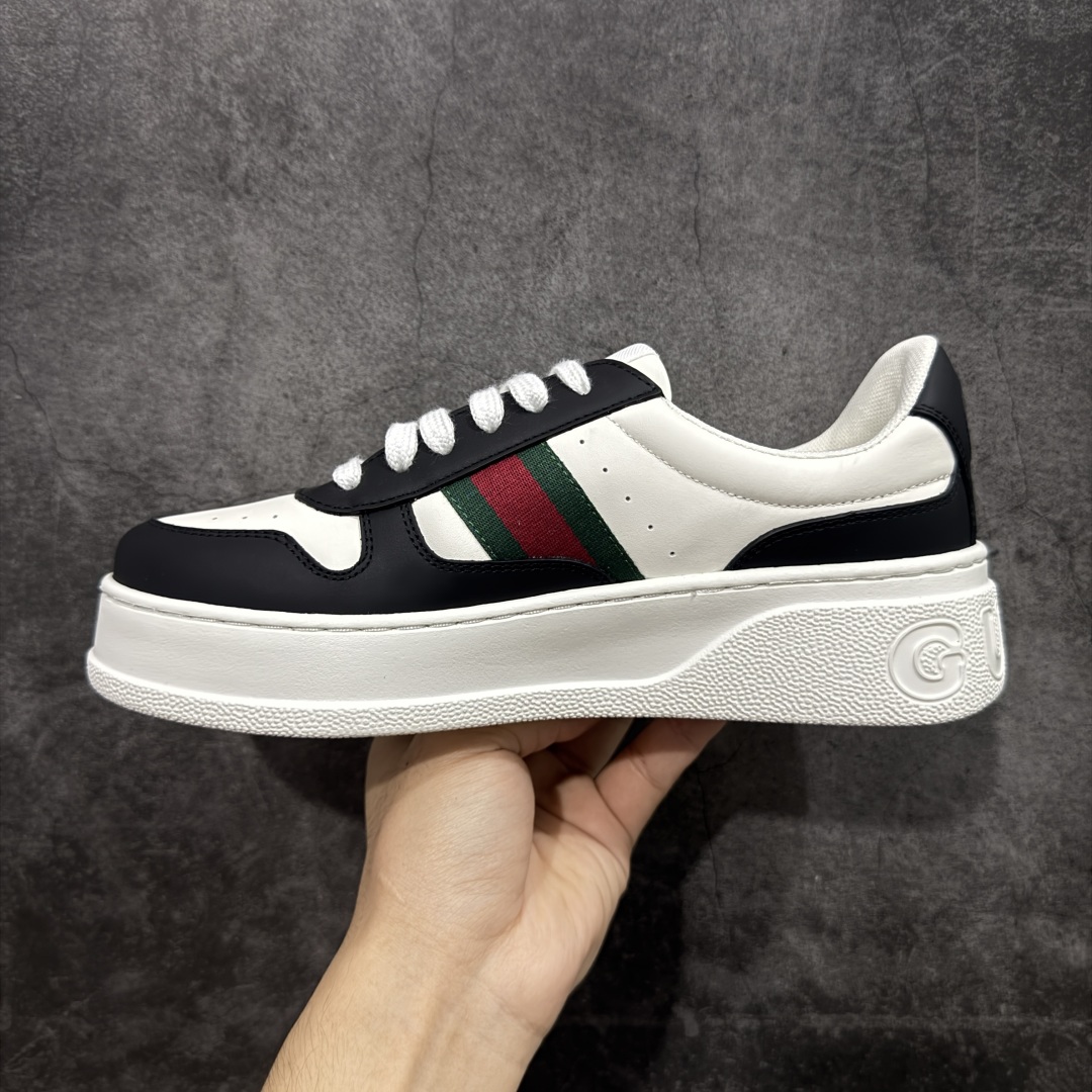 图片[2]-【莞产礼盒版】GUCCl 古驰 新款饼干鞋 二代 休闲板鞋 意大利进口头层 顶级牛皮 广东最大代工厂出品 原标原盒 官方全套配件 生胶防滑耐磨大底 原厂印花永不掉色 内里小羊皮 大几率过验 官方防伪芯片可扫描 尺码；35 36 37 38 39 40 41 42 43 44 45 男女款-选品中心