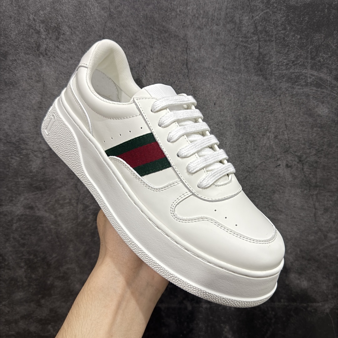 图片[3]-【莞产礼盒版】GUCCl 古驰 新款饼干鞋 二代 休闲板鞋 意大利进口头层 顶级牛皮 广东最大代工厂出品 原标原盒 官方全套配件 生胶防滑耐磨大底 原厂印花永不掉色 内里小羊皮 大几率过验 官方防伪芯片可扫描 尺码；35 36 37 38 39 40 41 42 43 44 45 男女款-选品中心
