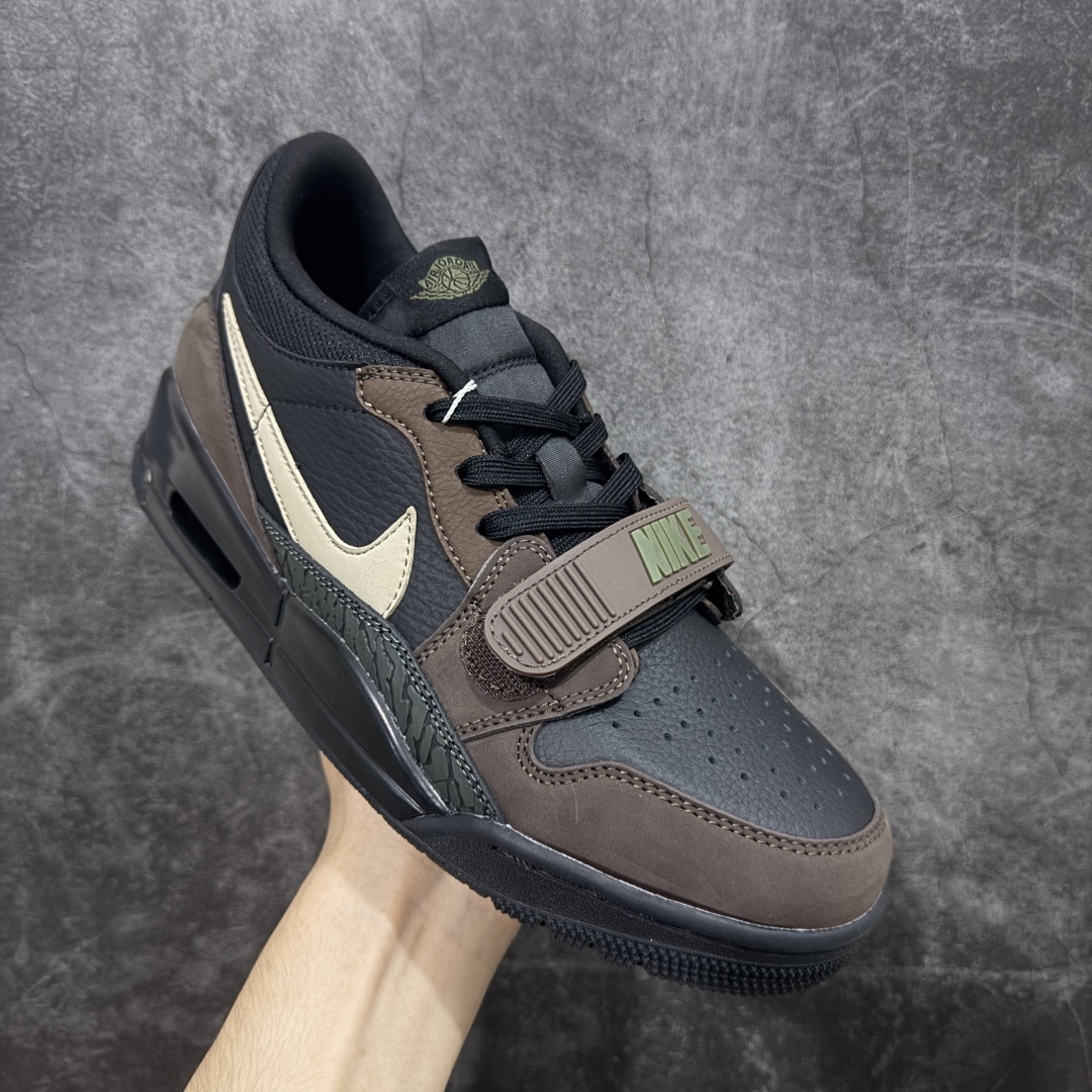 图片[3]-【黑金版本】Air Jordan Legacy AJ312 Low 低帮复古篮球鞋 黑棕爆裂纹CD7069-003 市场独一档产物 全套原纸板楦头开发 原厂大底磨具加持立体防滑纹理 原档数据后跟TPU子母扣魔术贴 原装可视Air Sole气垫 原汁原味最完美的312代版型 唯一正确鞋头趴度弧度高度鞋身腰线 进口港宝加持 后跟自然饱满 全鞋荧光划线卡点 追求极致完美 每一双都是工艺品 多重QC质检 超越公司货的品控标准 实实在在的免检产品 鞋身采用了皮革材质打造 横跨鞋面的魔术贴十分吸睛 侧面的Swoosh Logo的一部分被鞋面遮挡了一部分 颇具玩味 魔术贴上标有NK标识 而鞋舌上是Jordan的经典红色飞翼Logo 后跟和鞋底均采用了AJ3的设计 后跟上同样也使用了经典的爆裂纹图案 尺码：36-47.5-选品中心