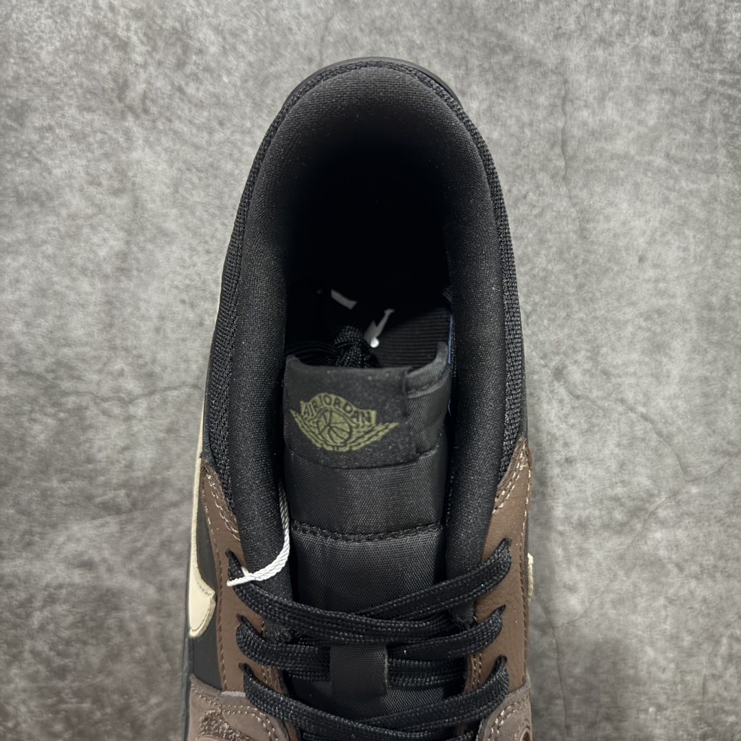 图片[8]-【黑金版本】Air Jordan Legacy AJ312 Low 低帮复古篮球鞋 黑棕爆裂纹CD7069-003 市场独一档产物 全套原纸板楦头开发 原厂大底磨具加持立体防滑纹理 原档数据后跟TPU子母扣魔术贴 原装可视Air Sole气垫 原汁原味最完美的312代版型 唯一正确鞋头趴度弧度高度鞋身腰线 进口港宝加持 后跟自然饱满 全鞋荧光划线卡点 追求极致完美 每一双都是工艺品 多重QC质检 超越公司货的品控标准 实实在在的免检产品 鞋身采用了皮革材质打造 横跨鞋面的魔术贴十分吸睛 侧面的Swoosh Logo的一部分被鞋面遮挡了一部分 颇具玩味 魔术贴上标有NK标识 而鞋舌上是Jordan的经典红色飞翼Logo 后跟和鞋底均采用了AJ3的设计 后跟上同样也使用了经典的爆裂纹图案 尺码：36-47.5-选品中心