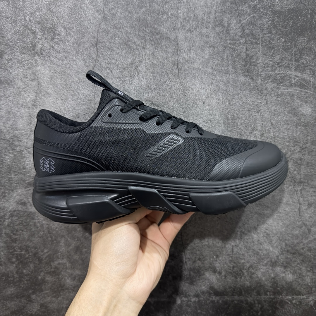 【公司级】KOLON SPORT Skyler 舒适柔软 支撑轻便回弹低帮徒步鞋 运动鞋男款 KOLON SPORT 可隆1973年诞生，并首次推出登山装备。自创立起，KOLON SPORT就把绿色定为基本色调，以常青树为品牌标志，坚持以关爱自然为己任，积极探求自然界的舒适，并以此应用于新产品的开发与研究。40多年来，历经不断革新，成就高端专业户外品牌。 尺码： 39 40 40.5 41 42 42.5 43 44 44.5 45-选品中心