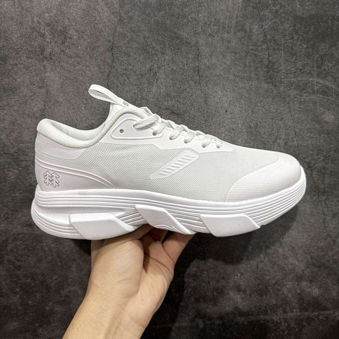 【公司级】KOLON SPORT Skyler 舒适柔软 支撑轻便回弹低帮徒步鞋 运动鞋男款 KOLON SPORT 可隆1973年诞生，并首次推出登山装备。自创立起，KOLON SPORT就把绿色定为基本色调，以常青树为品牌标志，坚持以关爱自然为己任，积极探求自然界的舒适，并以此应用于新产品的开发与研究。40多年来，历经不断革新，成就高端专业户外品牌。 尺码： 39 40 40.5 41 42 42.5 43 44 44.5 45-选品中心