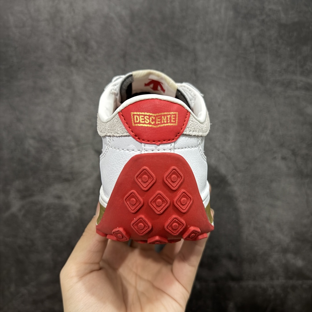 图片[4]-【纯原版】迪桑特DESCENTE Sport Style系列 CHRON RACER复古风运动休闲鞋\\t #原楦原纸版开发版型 #鞋底设计有特殊的纹理或材料，以增加摩擦力，减少滑倒的风险。 #使用耐用的材料制成，能够承受长时间的使用和摩擦，减少磨损。 尺码：36 36.5 37 38 38.5 39 40 40.5 42 42.5 43 44 44.5 45-选品中心
