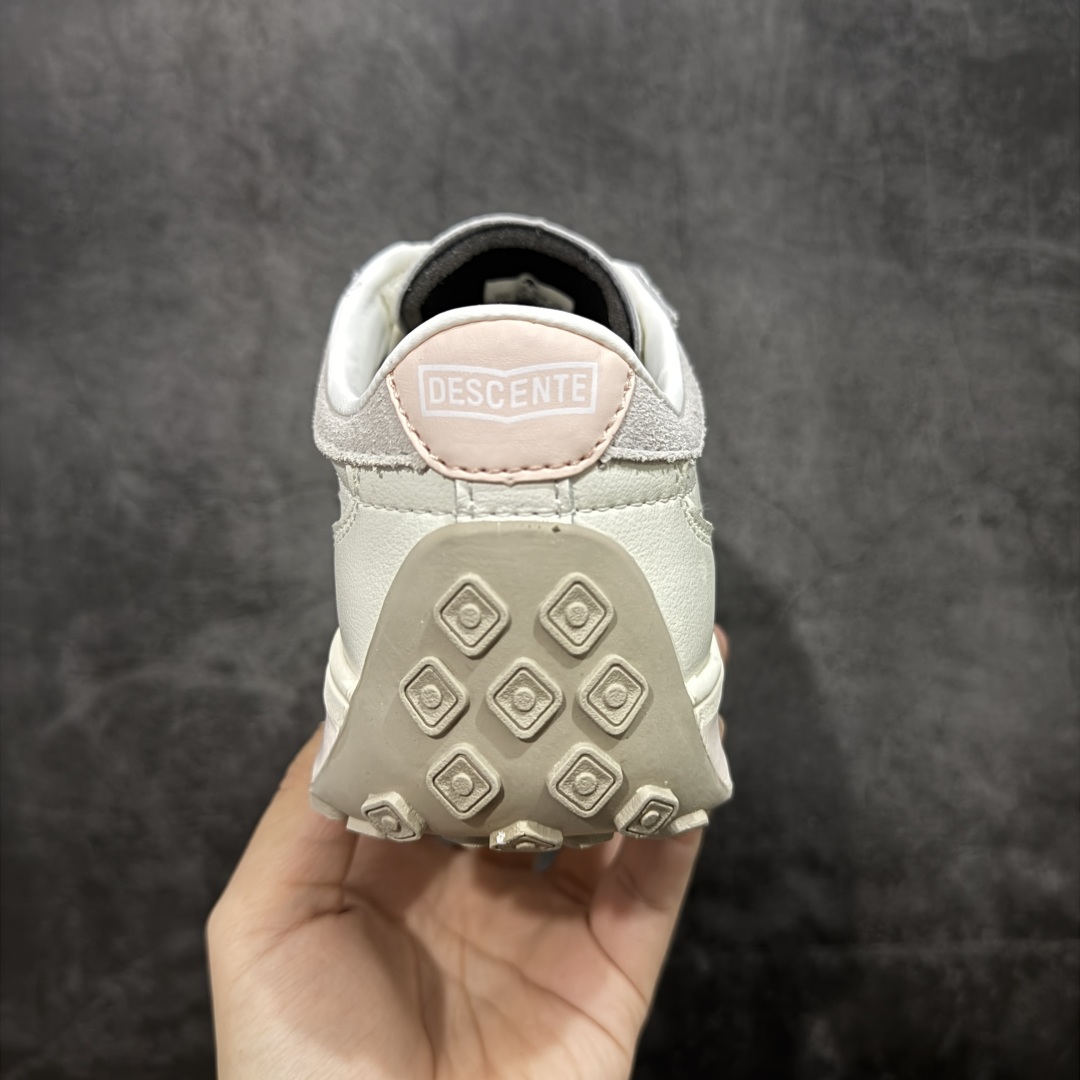 图片[4]-【纯原版】迪桑特DESCENTE Sport Style系列 CHRON RACER复古风运动休闲鞋\\t #原楦原纸版开发版型 #鞋底设计有特殊的纹理或材料，以增加摩擦力，减少滑倒的风险。 #使用耐用的材料制成，能够承受长时间的使用和摩擦，减少磨损。 尺码：36 36.5 37 38 38.5 39 40 40.5 42 42.5 43 44 44.5 45-选品中心