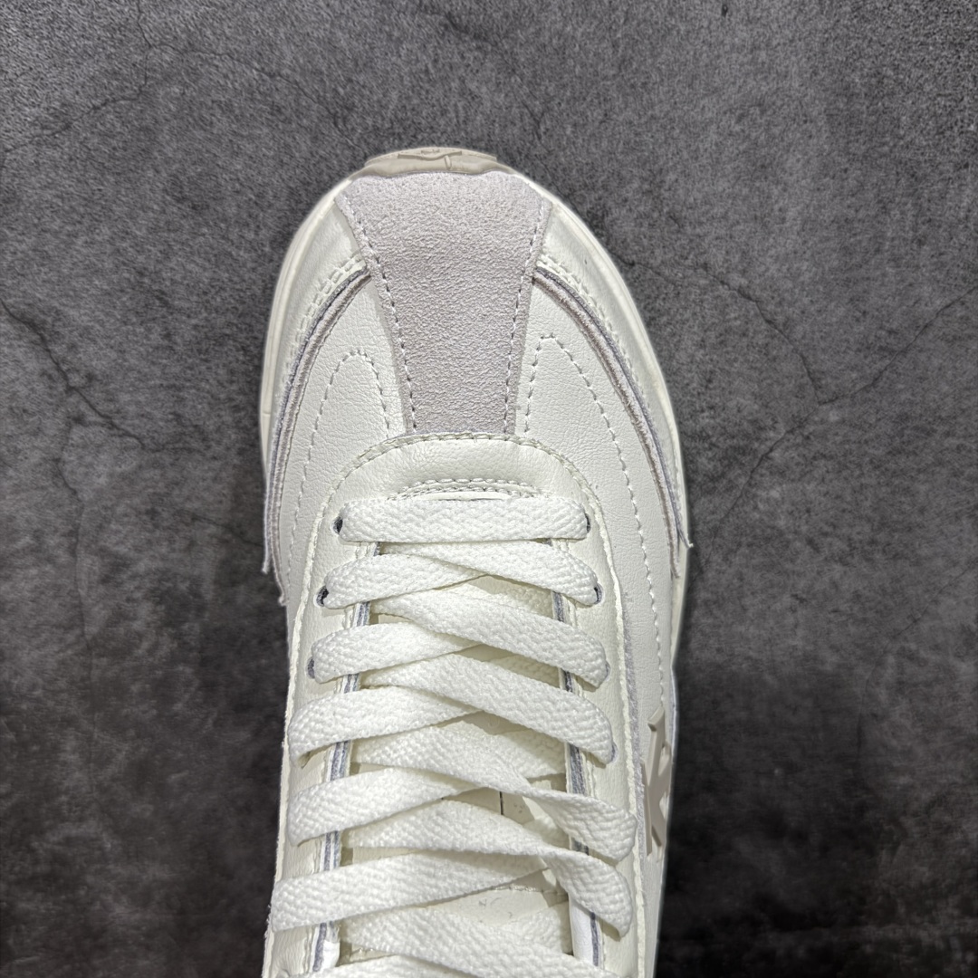 图片[5]-【纯原版】迪桑特DESCENTE Sport Style系列 CHRON RACER复古风运动休闲鞋\\t #原楦原纸版开发版型 #鞋底设计有特殊的纹理或材料，以增加摩擦力，减少滑倒的风险。 #使用耐用的材料制成，能够承受长时间的使用和摩擦，减少磨损。 尺码：36 36.5 37 38 38.5 39 40 40.5 42 42.5 43 44 44.5 45-选品中心