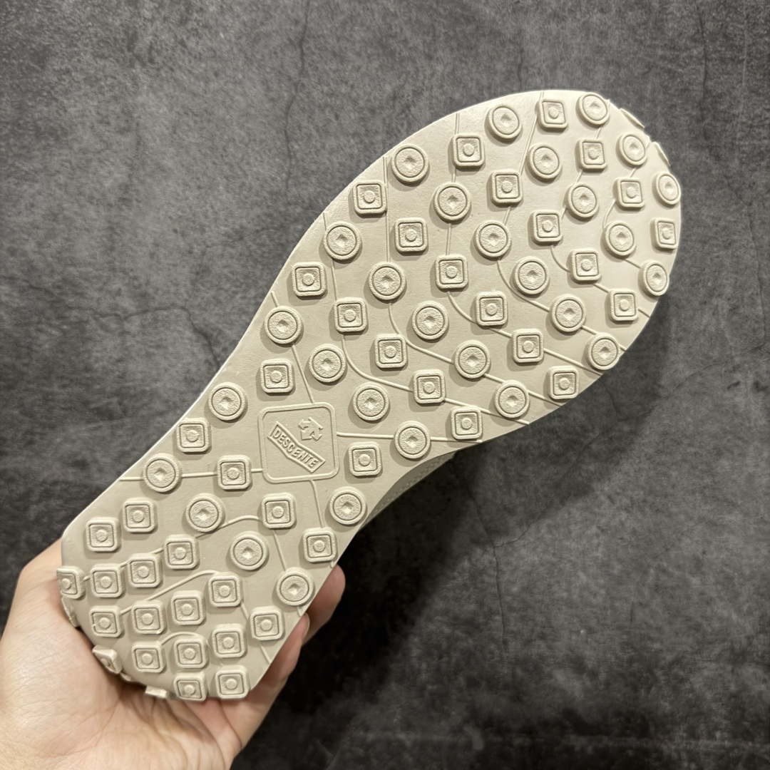 图片[9]-【纯原版】迪桑特DESCENTE Sport Style系列 CHRON RACER复古风运动休闲鞋\\t #原楦原纸版开发版型 #鞋底设计有特殊的纹理或材料，以增加摩擦力，减少滑倒的风险。 #使用耐用的材料制成，能够承受长时间的使用和摩擦，减少磨损。 尺码：36 36.5 37 38 38.5 39 40 40.5 42 42.5 43 44 44.5 45-选品中心