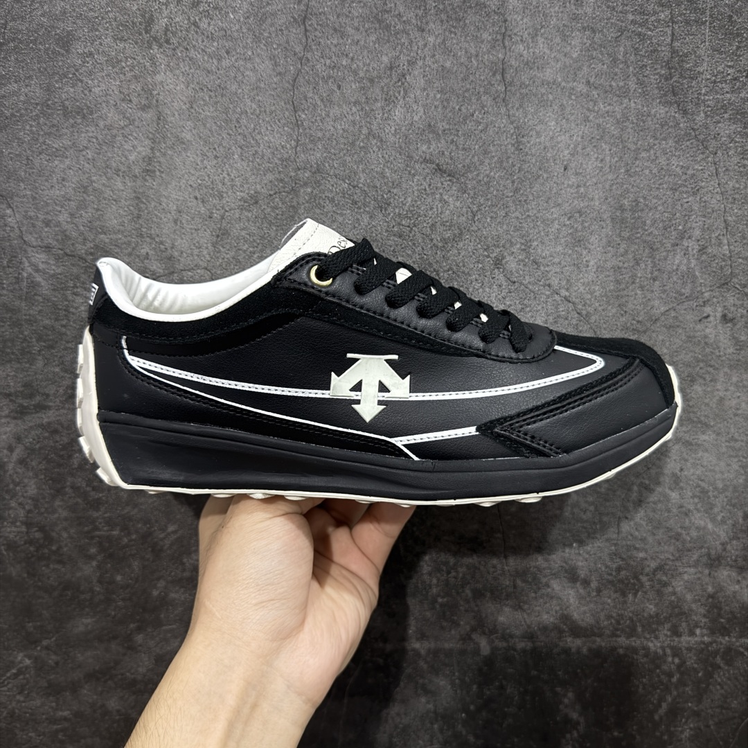 【纯原版】迪桑特DESCENTE Sport Style系列 CHRON RACER复古风运动休闲鞋\\t #原楦原纸版开发版型 #鞋底设计有特殊的纹理或材料，以增加摩擦力，减少滑倒的风险。 #使用耐用的材料制成，能够承受长时间的使用和摩擦，减少磨损。 尺码：36 36.5 37 38 38.5 39 40 40.5 42 42.5 43 44 44.5 45-选品中心