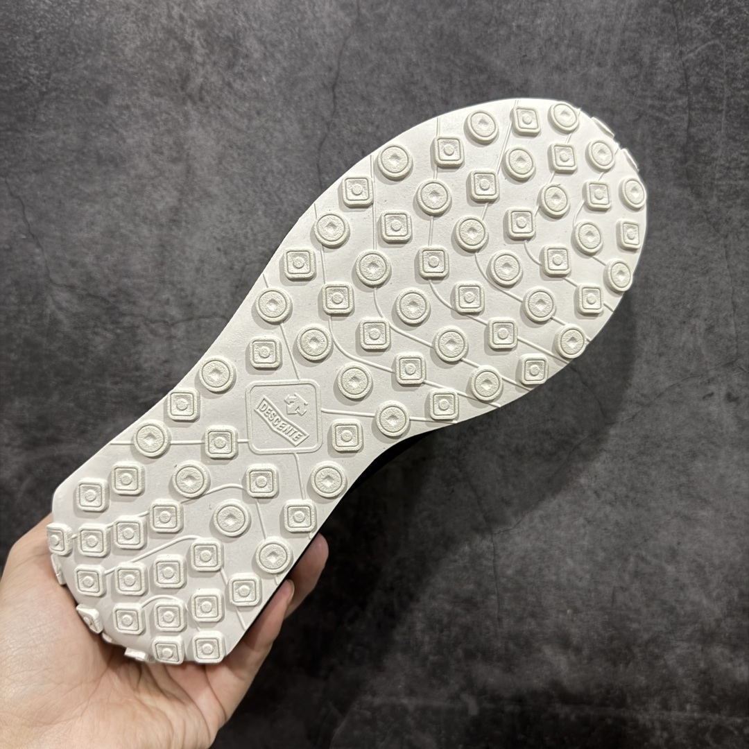 图片[9]-【纯原版】迪桑特DESCENTE Sport Style系列 CHRON RACER复古风运动休闲鞋\\t #原楦原纸版开发版型 #鞋底设计有特殊的纹理或材料，以增加摩擦力，减少滑倒的风险。 #使用耐用的材料制成，能够承受长时间的使用和摩擦，减少磨损。 尺码：36 36.5 37 38 38.5 39 40 40.5 42 42.5 43 44 44.5 45-选品中心