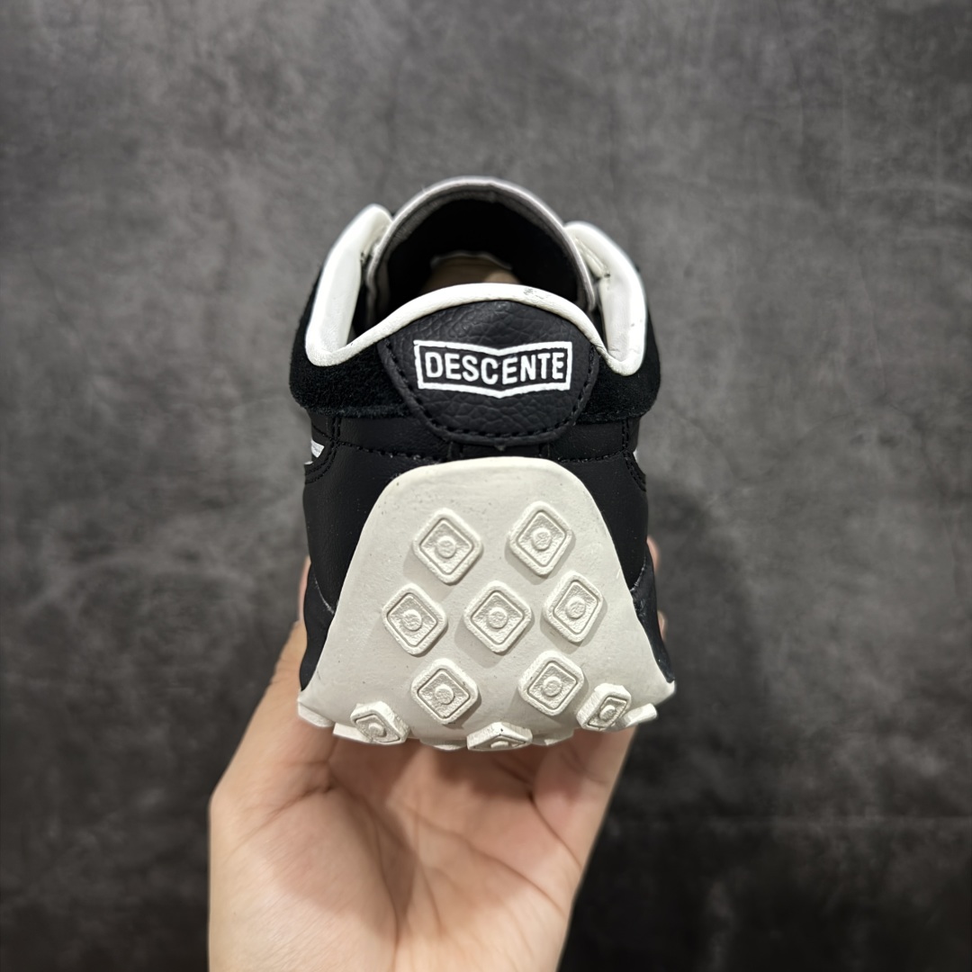 图片[4]-【纯原版】迪桑特DESCENTE Sport Style系列 CHRON RACER复古风运动休闲鞋\\t #原楦原纸版开发版型 #鞋底设计有特殊的纹理或材料，以增加摩擦力，减少滑倒的风险。 #使用耐用的材料制成，能够承受长时间的使用和摩擦，减少磨损。 尺码：36 36.5 37 38 38.5 39 40 40.5 42 42.5 43 44 44.5 45-选品中心