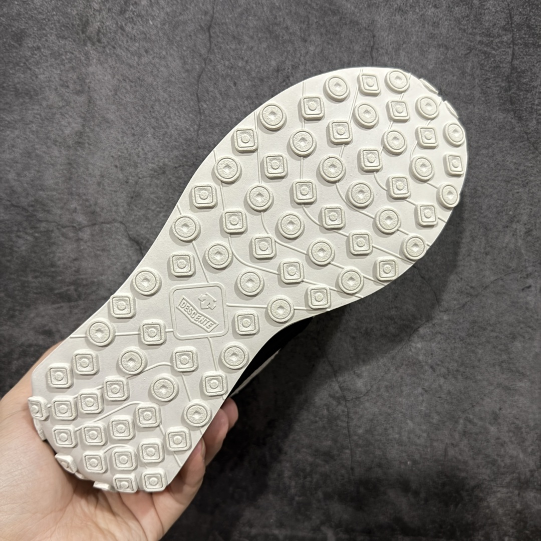 图片[9]-【纯原版】迪桑特DESCENTE Sport Style系列 CHRON RACER复古风运动休闲鞋\\t #原楦原纸版开发版型 #鞋底设计有特殊的纹理或材料，以增加摩擦力，减少滑倒的风险。 #使用耐用的材料制成，能够承受长时间的使用和摩擦，减少磨损。 尺码：36 36.5 37 38 38.5 39 40 40.5 42 42.5 43 44 44.5 45-选品中心