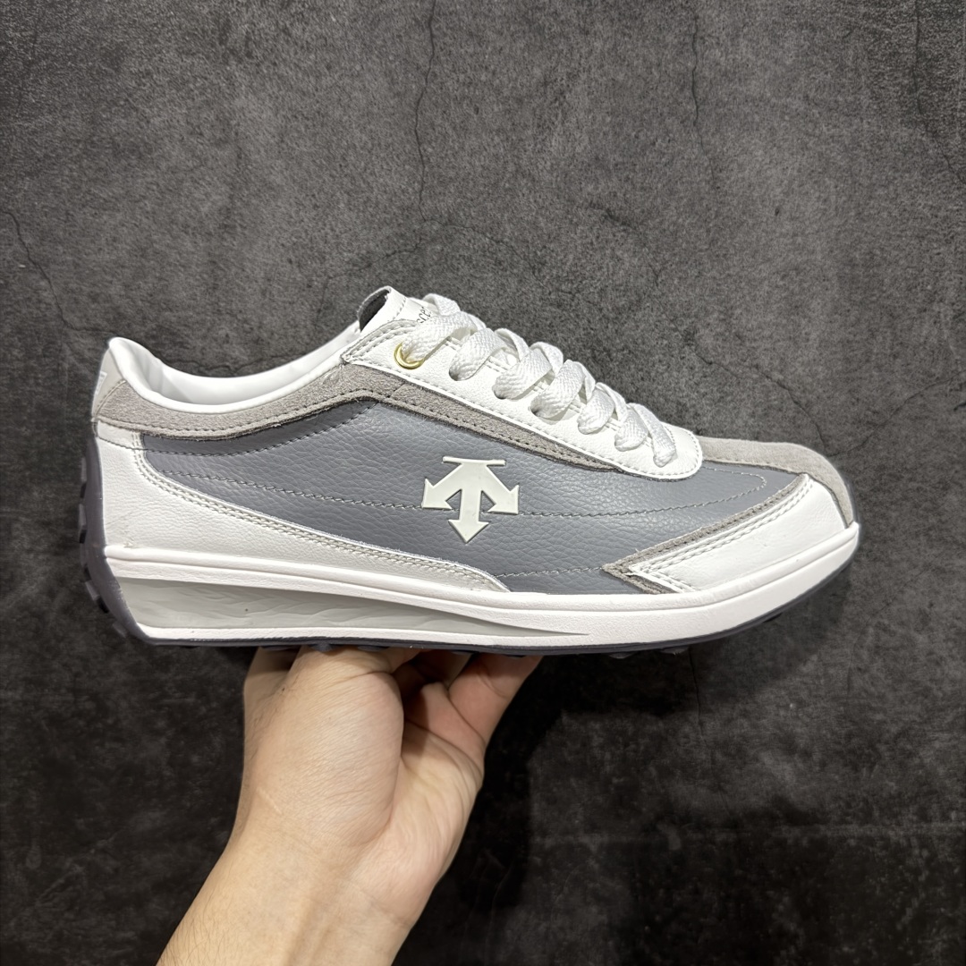 【纯原版】迪桑特DESCENTE Sport Style系列 CHRON RACER复古风运动休闲鞋\\t #原楦原纸版开发版型 #鞋底设计有特殊的纹理或材料，以增加摩擦力，减少滑倒的风险。 #使用耐用的材料制成，能够承受长时间的使用和摩擦，减少磨损。 尺码：36 36.5 37 38 38.5 39 40 40.5 42 42.5 43 44 44.5 45-选品中心