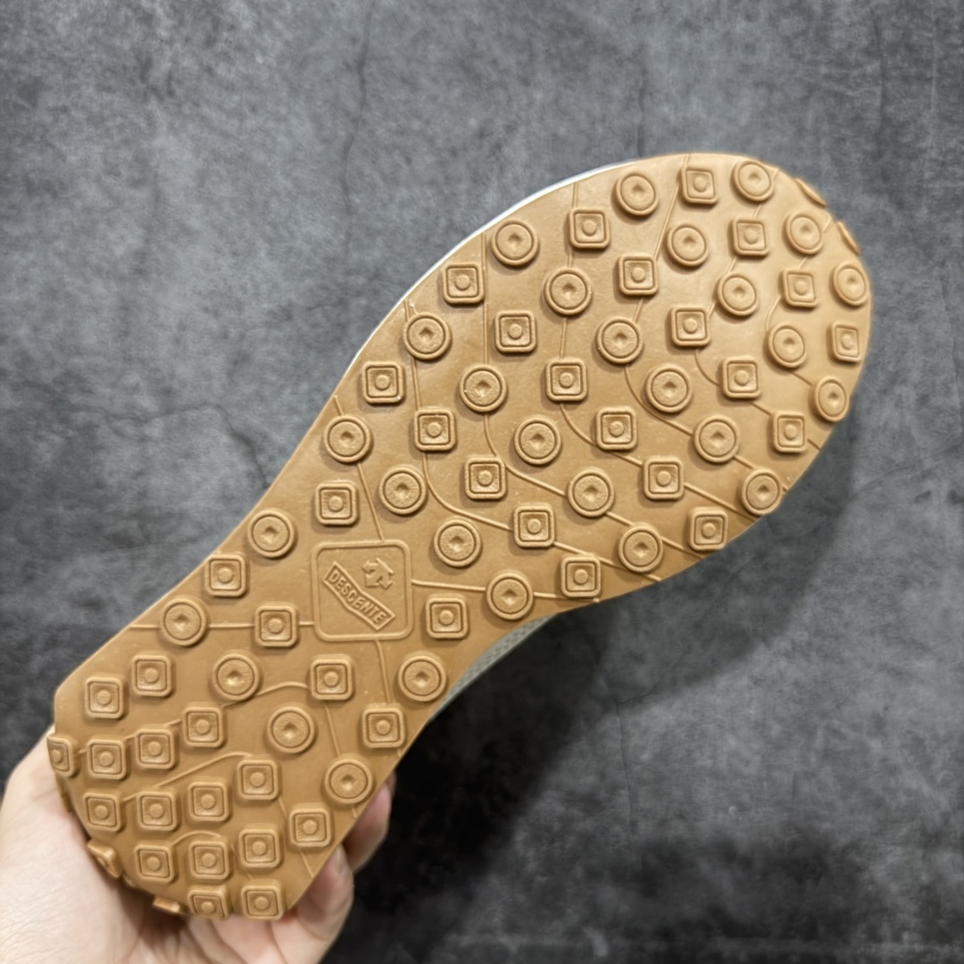 图片[9]-【纯原版】迪桑特DESCENTE Sport Style系列 CHRON RACER复古风运动休闲鞋\\t #原楦原纸版开发版型 #鞋底设计有特殊的纹理或材料，以增加摩擦力，减少滑倒的风险。 #使用耐用的材料制成，能够承受长时间的使用和摩擦，减少磨损。 尺码：36 36.5 37 38 38.5 39 40 40.5 42 42.5 43 44 44.5 45-选品中心